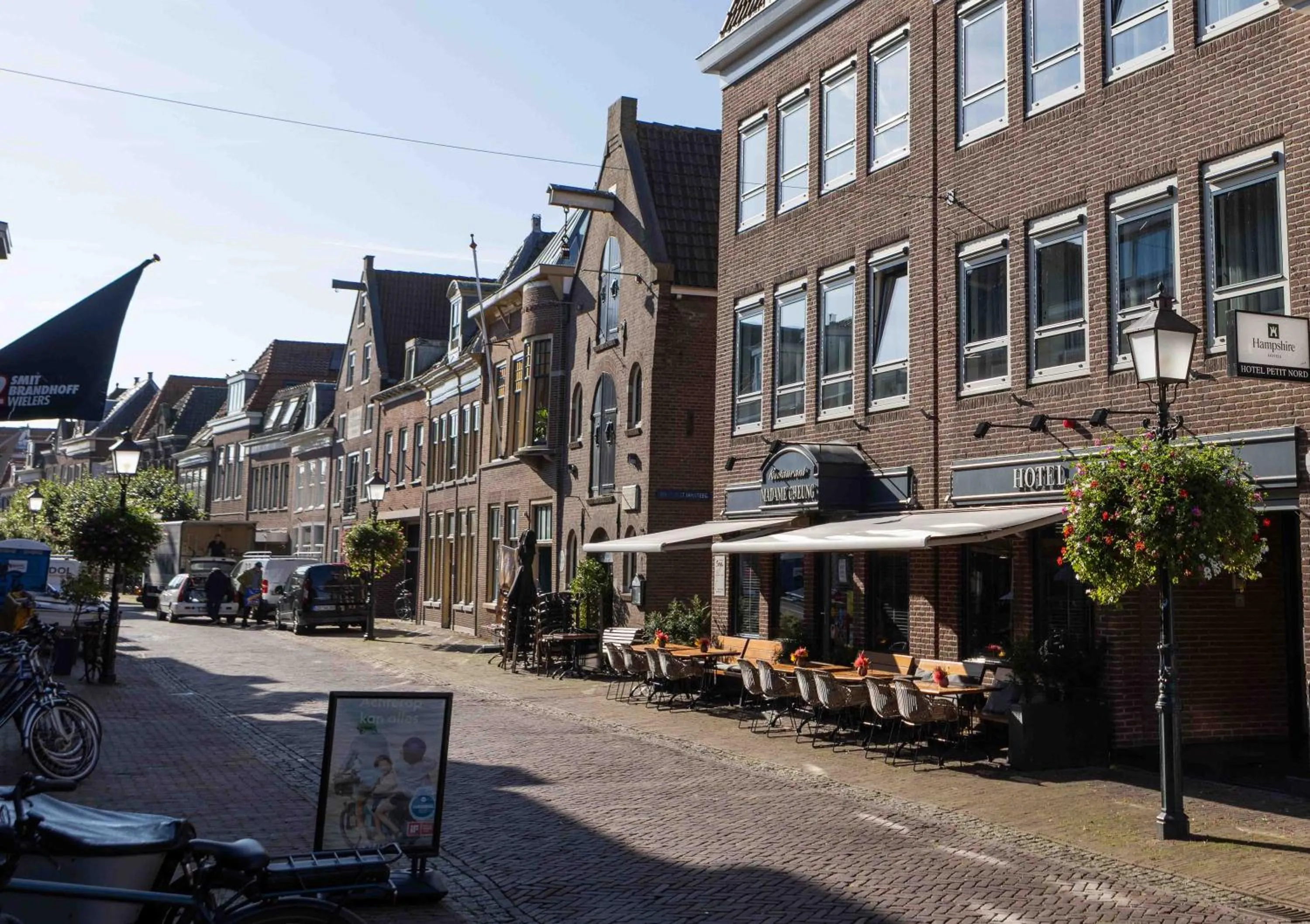 Property building in Hampshire Hotel Petit Nord