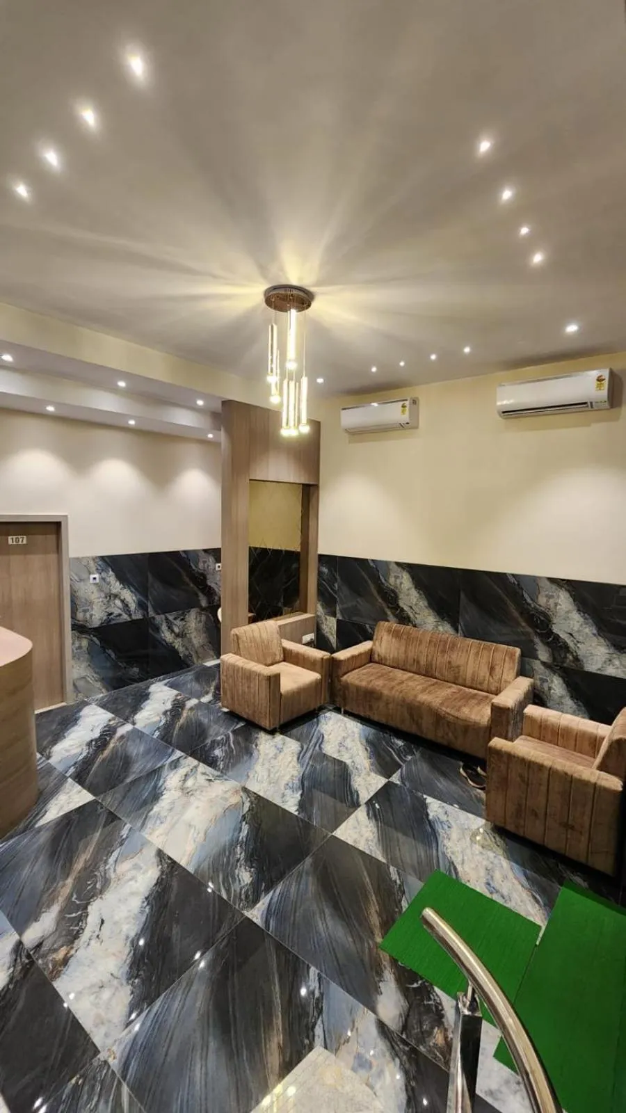 Lobby or reception in Peace International