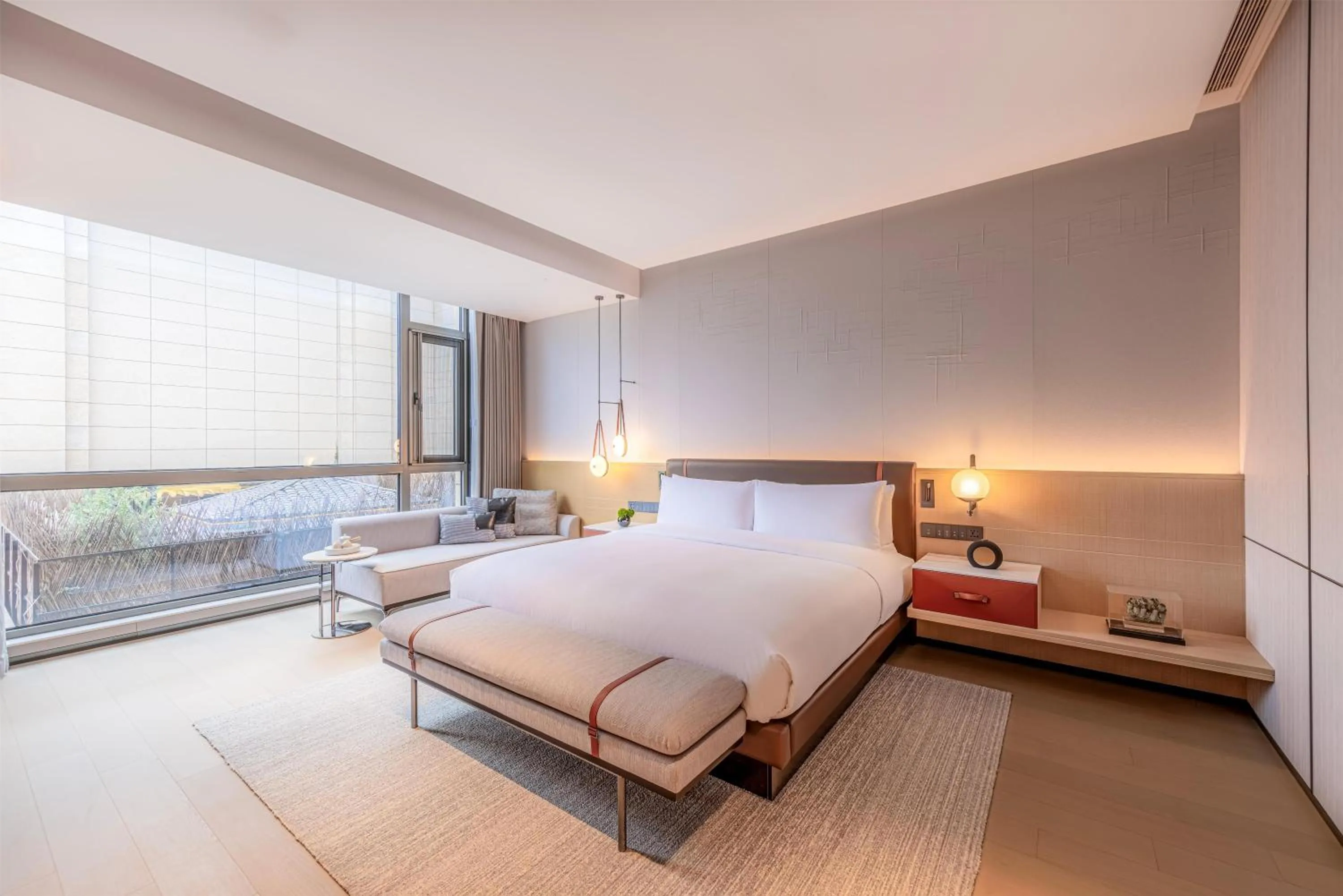 Bed in DoubleTree By Hilton Cangnan