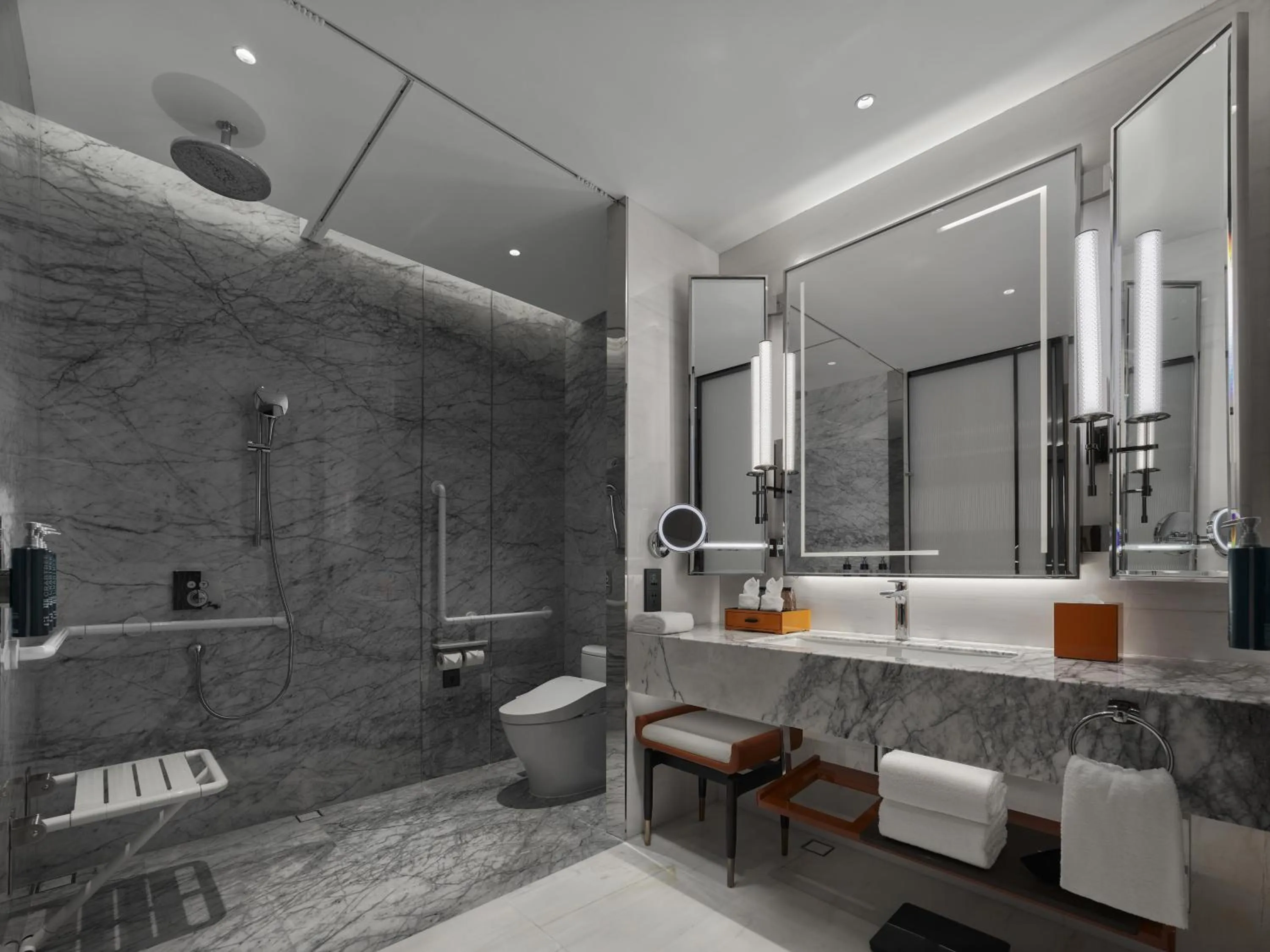 Bathroom in DoubleTree By Hilton Cangnan