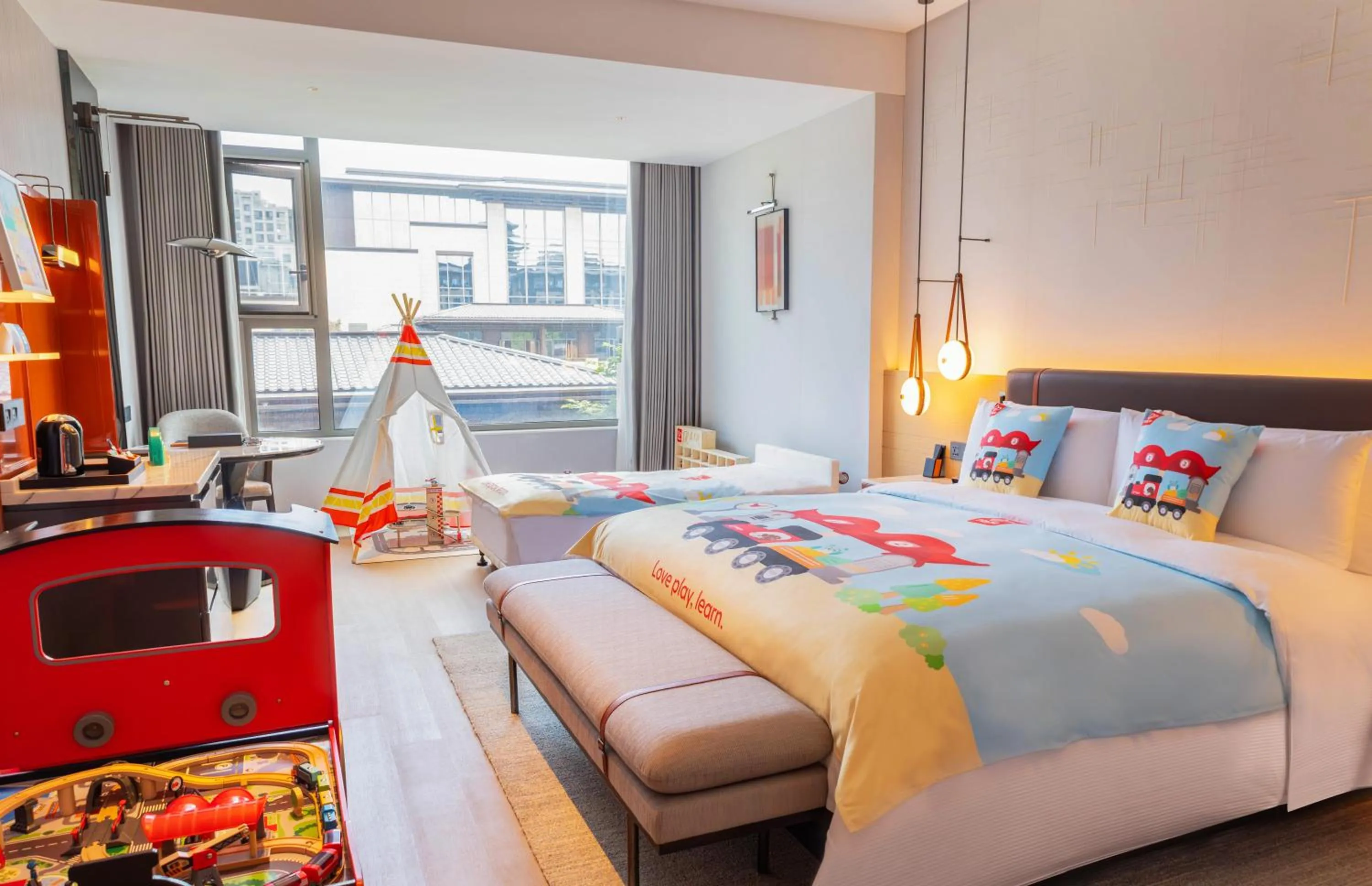 Photo of the whole room, Bed in DoubleTree By Hilton Cangnan