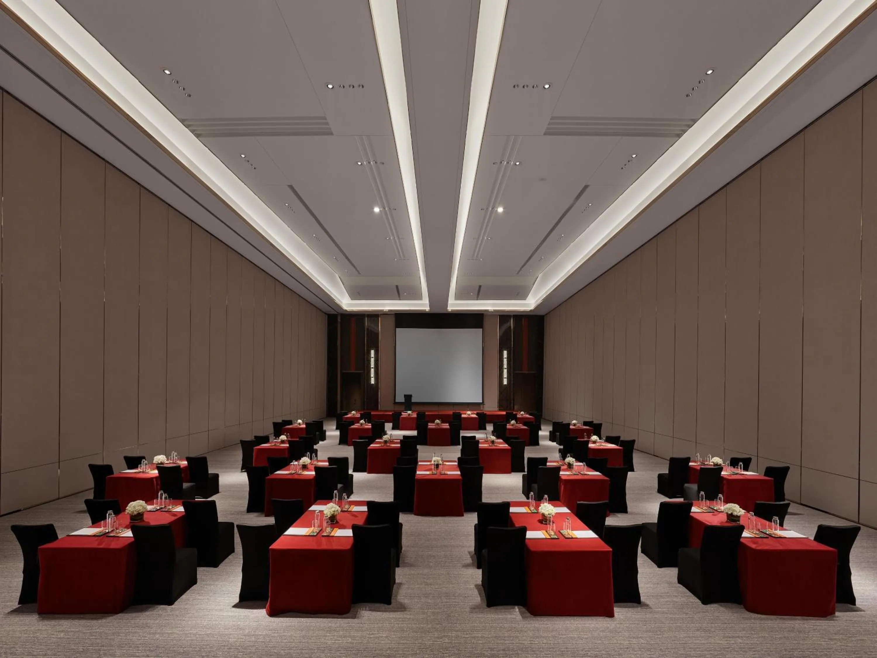 Meeting/conference room in DoubleTree By Hilton Cangnan