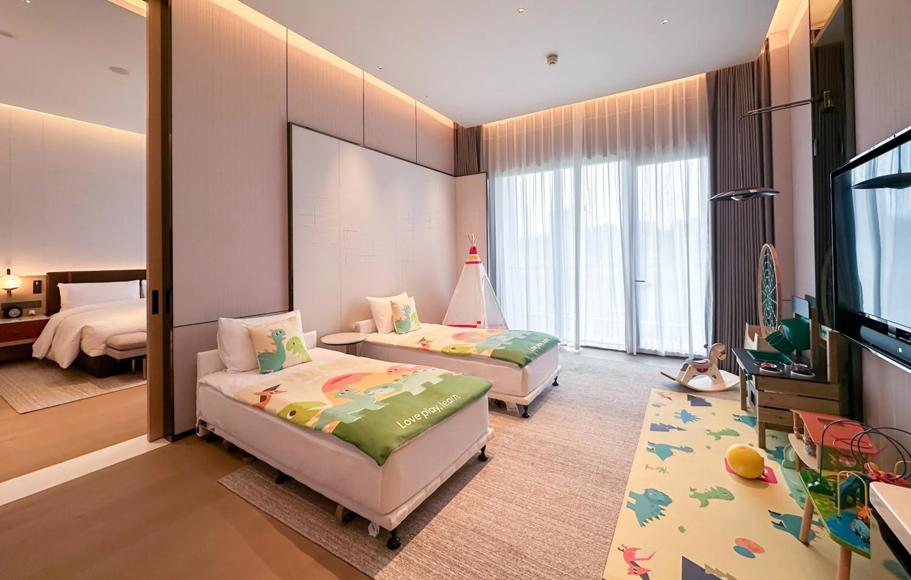 Photo of the whole room, Bed in DoubleTree By Hilton Cangnan