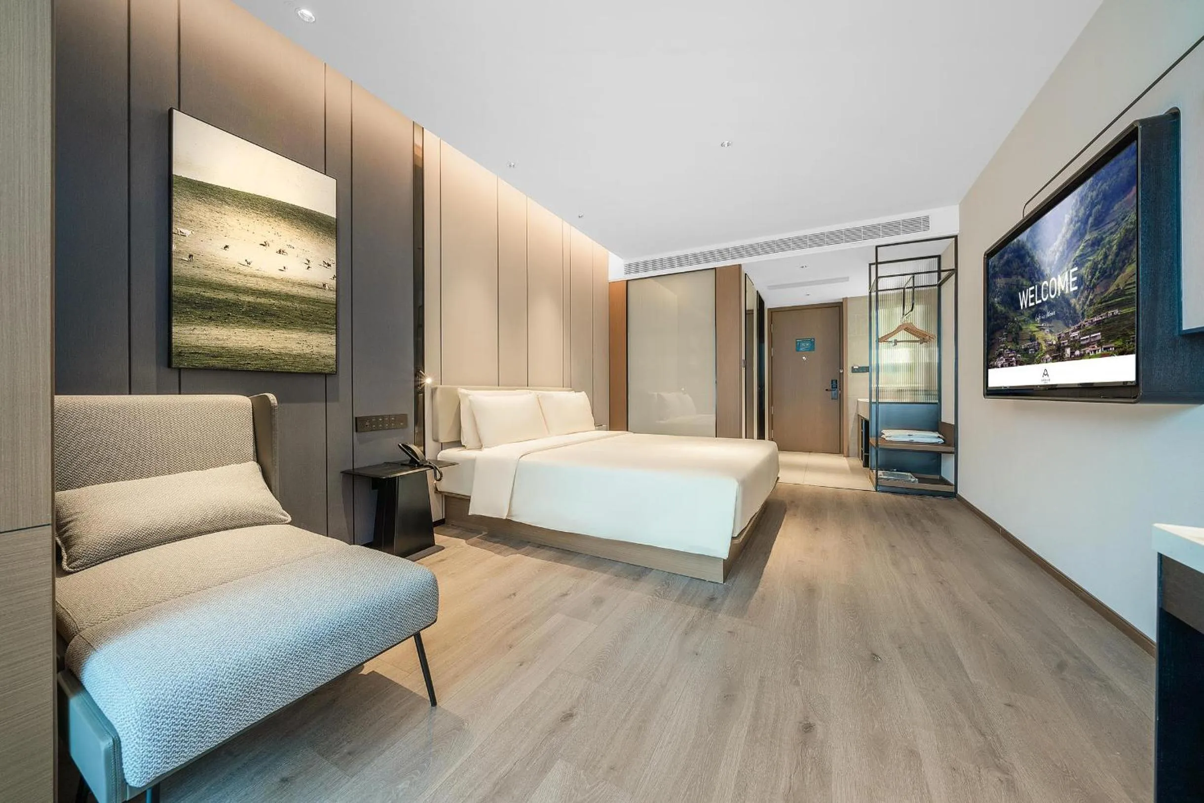 Photo of the whole room, Bed in Atour Hotel Chongqing Liangjiang District Jinke Center