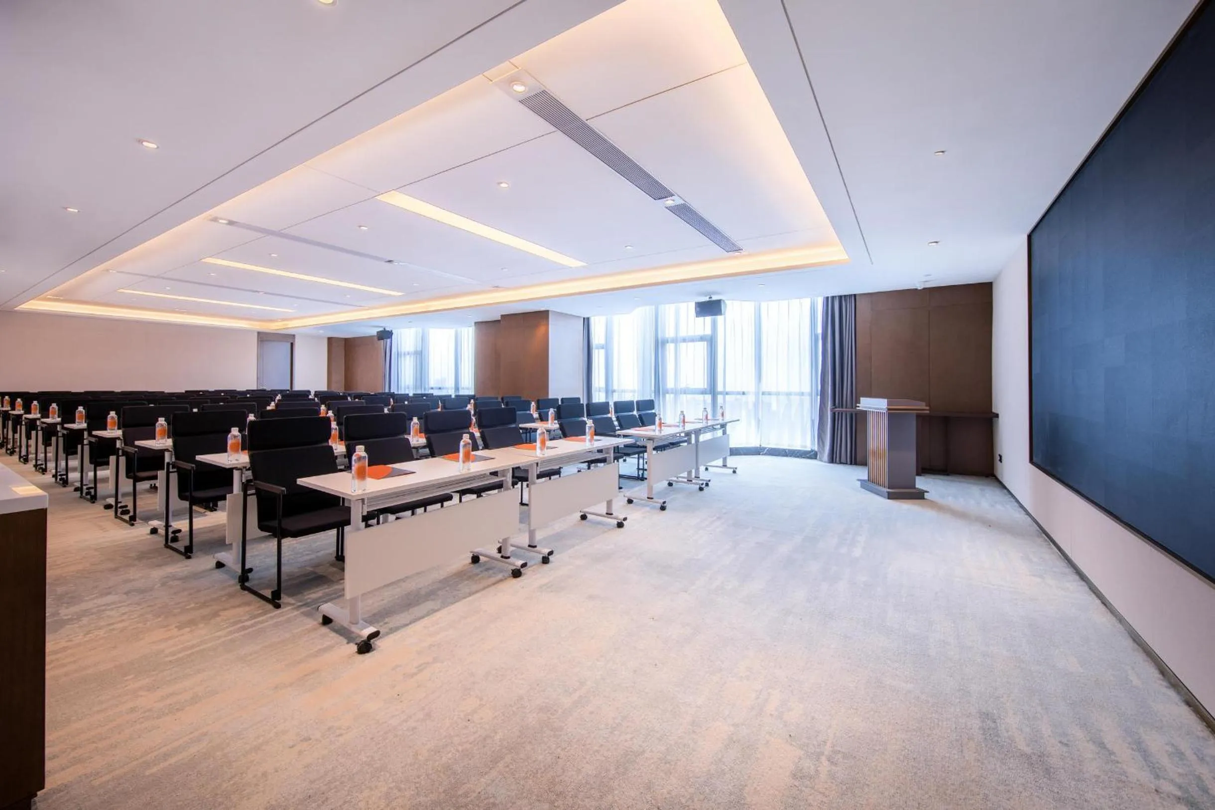 Meeting/conference room in Atour Hotel Wuhan University of Technology Jiedaokou