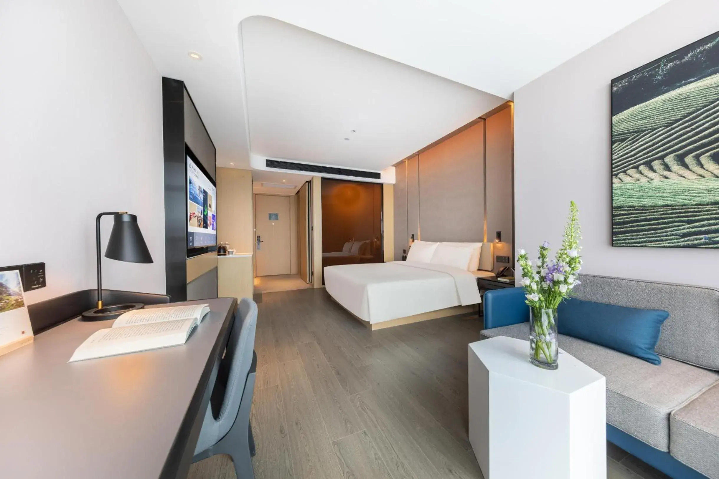 Photo of the whole room, Bed in Atour Hotel Wuhan University of Technology Jiedaokou Photo of the whole room, Bed in Atour Hotel Wuhan University of Technology Jiedaokou