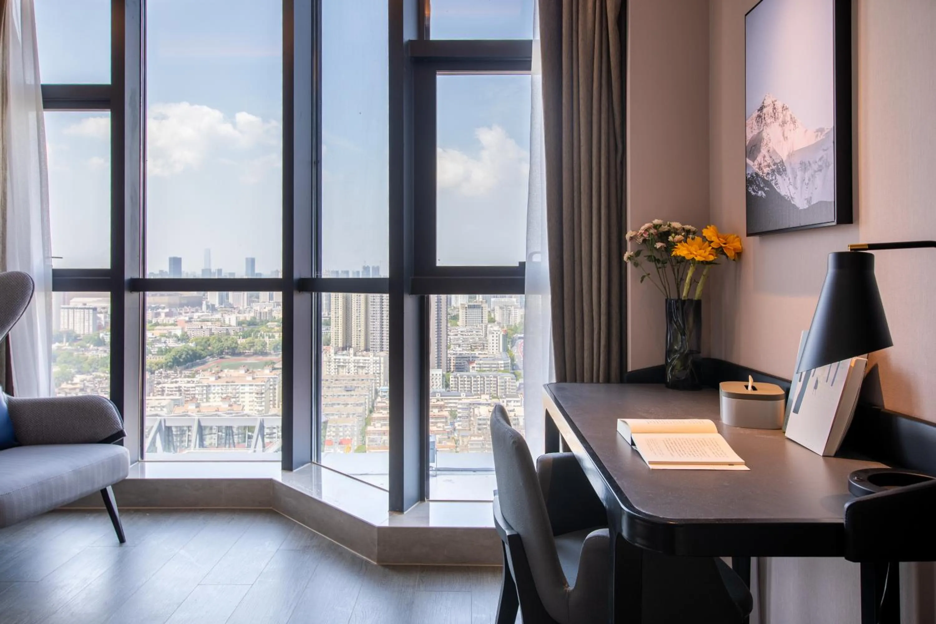 Seating area in Atour Hotel Wuhan University of Technology Jiedaokou