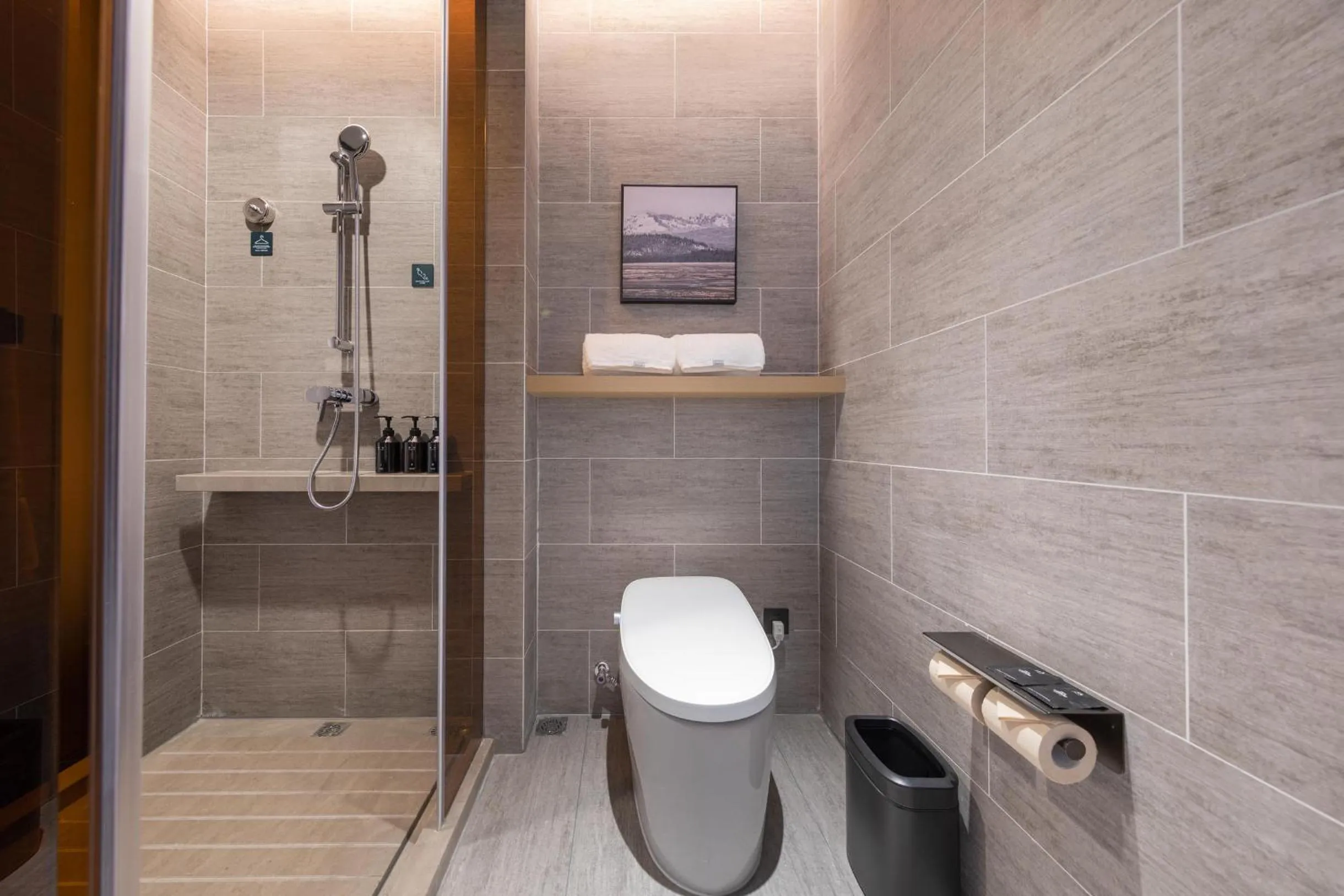 Toilet in Atour Hotel Wuhan University of Technology Jiedaokou