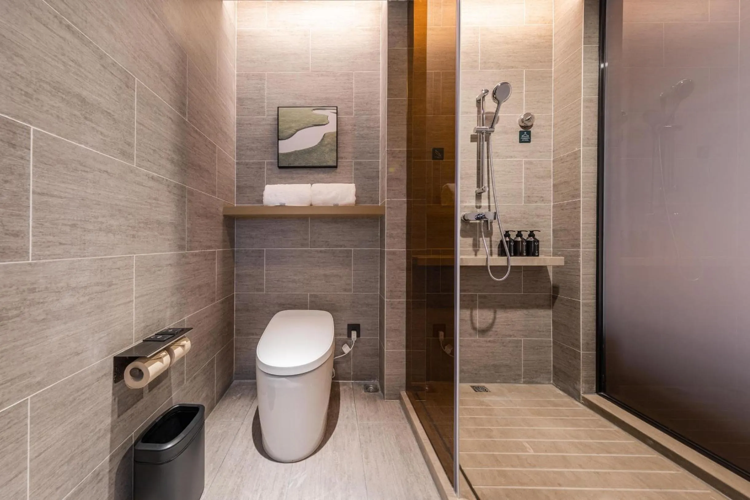 Shower in Atour Hotel Wuhan University of Technology Jiedaokou