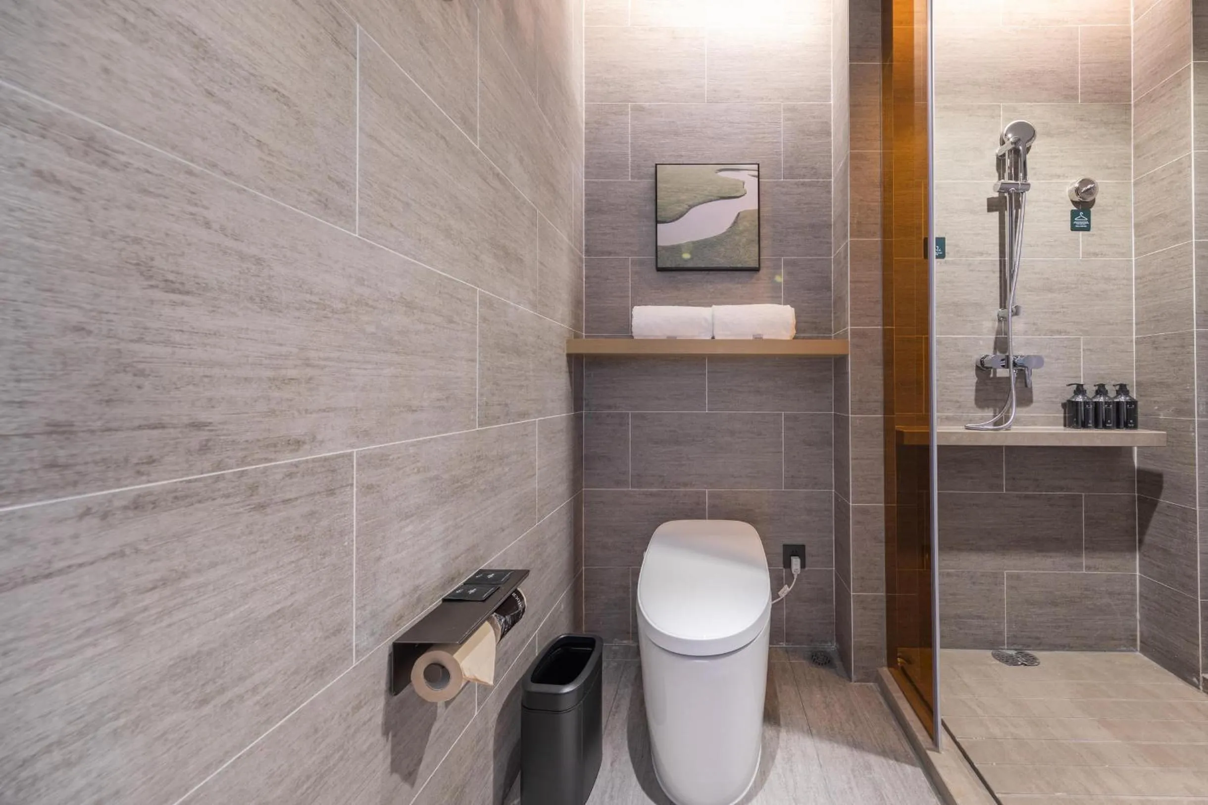 Toilet in Atour Hotel Wuhan University of Technology Jiedaokou