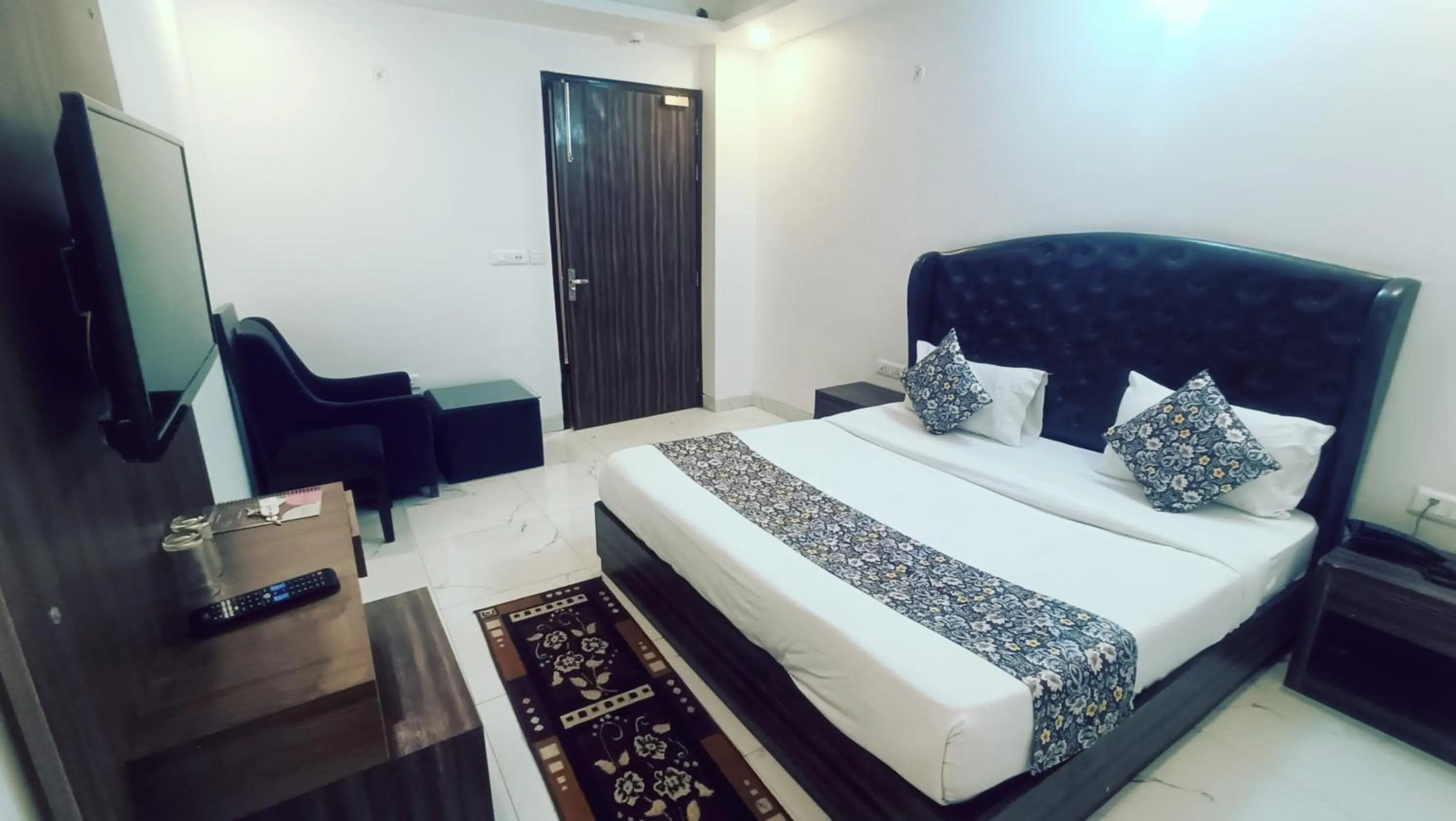 TV and multimedia, Bed in Mayda Residency By Mayda Hospitality Pvt. Ltd.