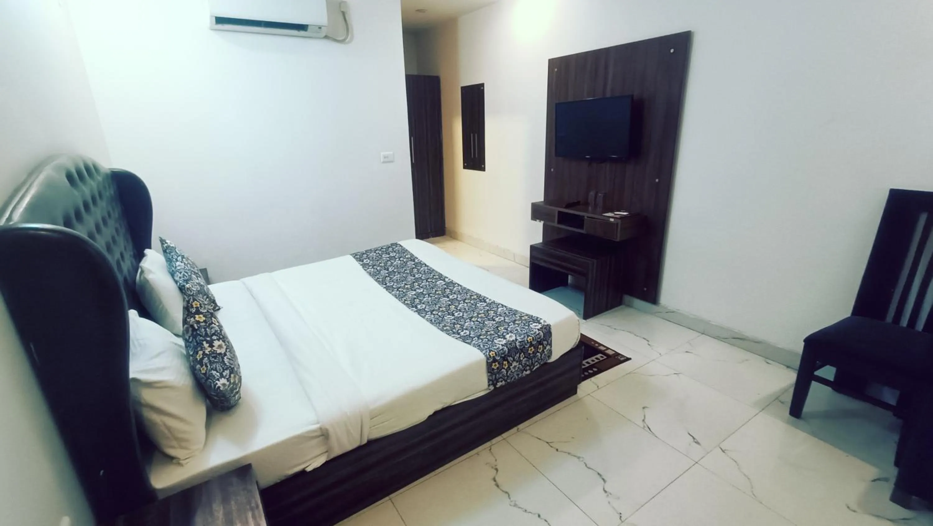 Property building, Bed in Mayda Residency By Mayda Hospitality Pvt. Ltd.