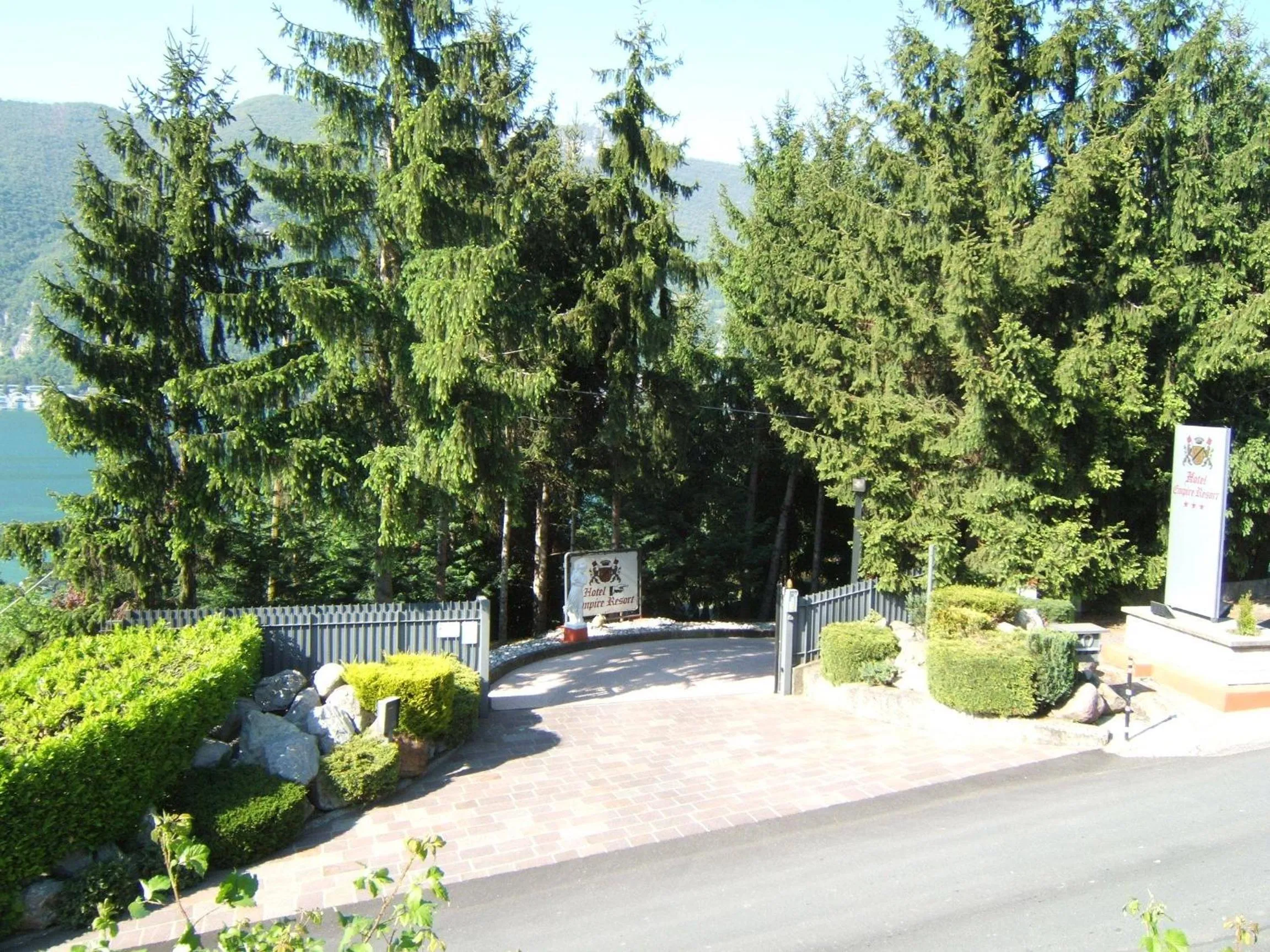 Facade/entrance in Hotel Empire Resort