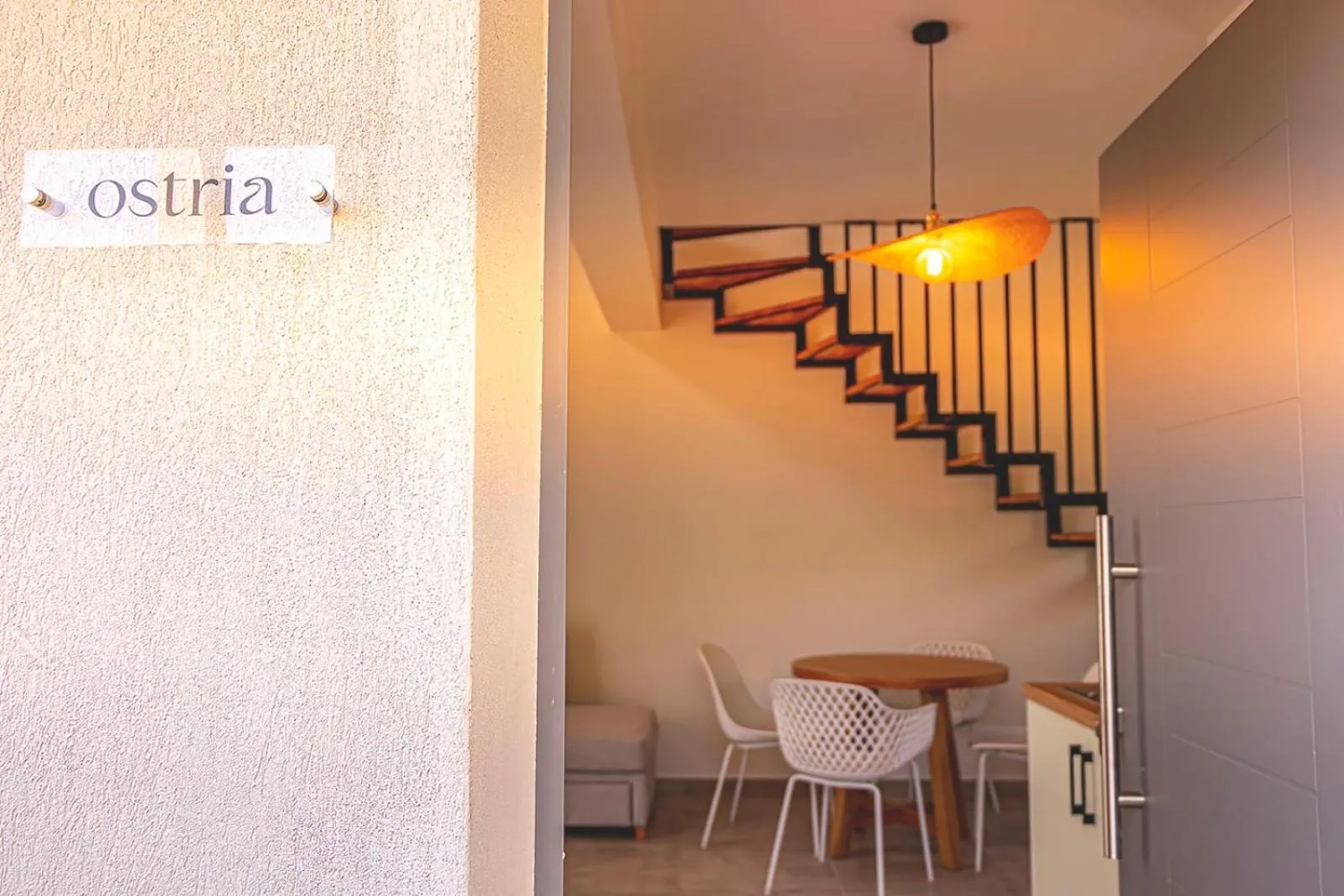 Text overlay in Arodo Suites