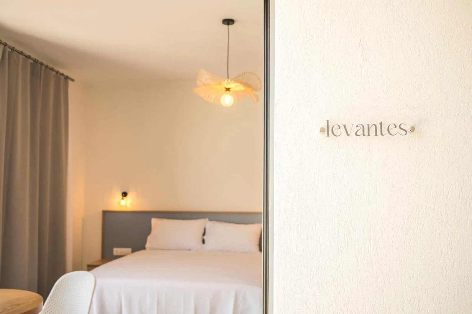 Text overlay, Bed in Arodo Suites