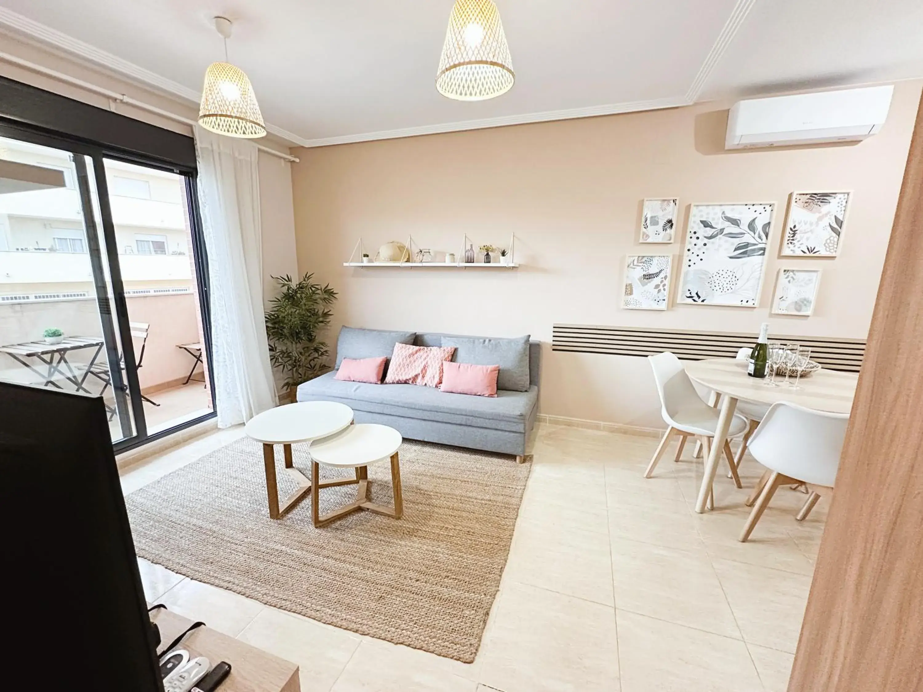 Moderne, lumineux, balcon, piscine, parking Moderne, lumineux, balcon, piscine, parking