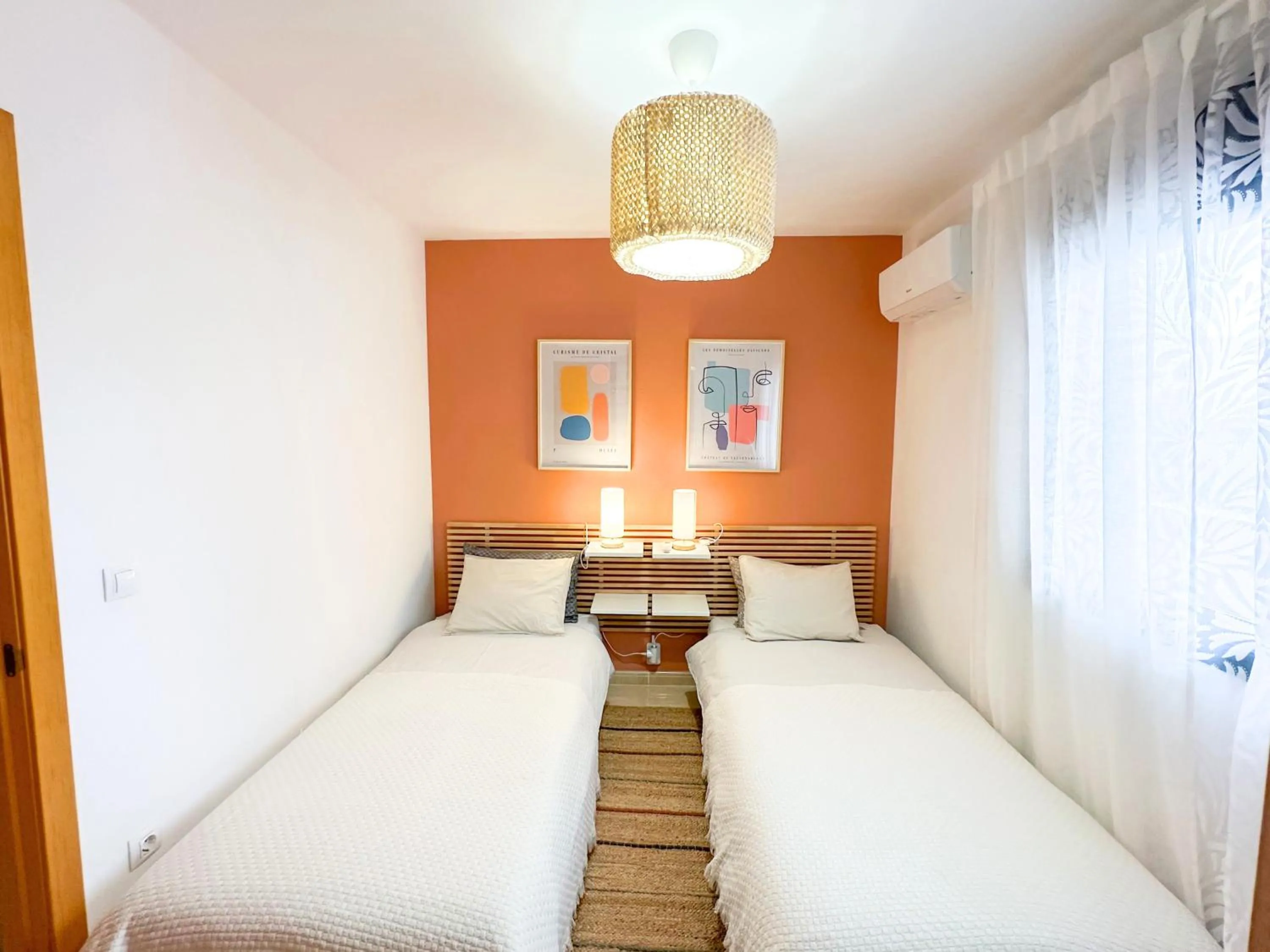 Photo of the whole room, Bed in Moderne, lumineux, balcon, piscine, parking