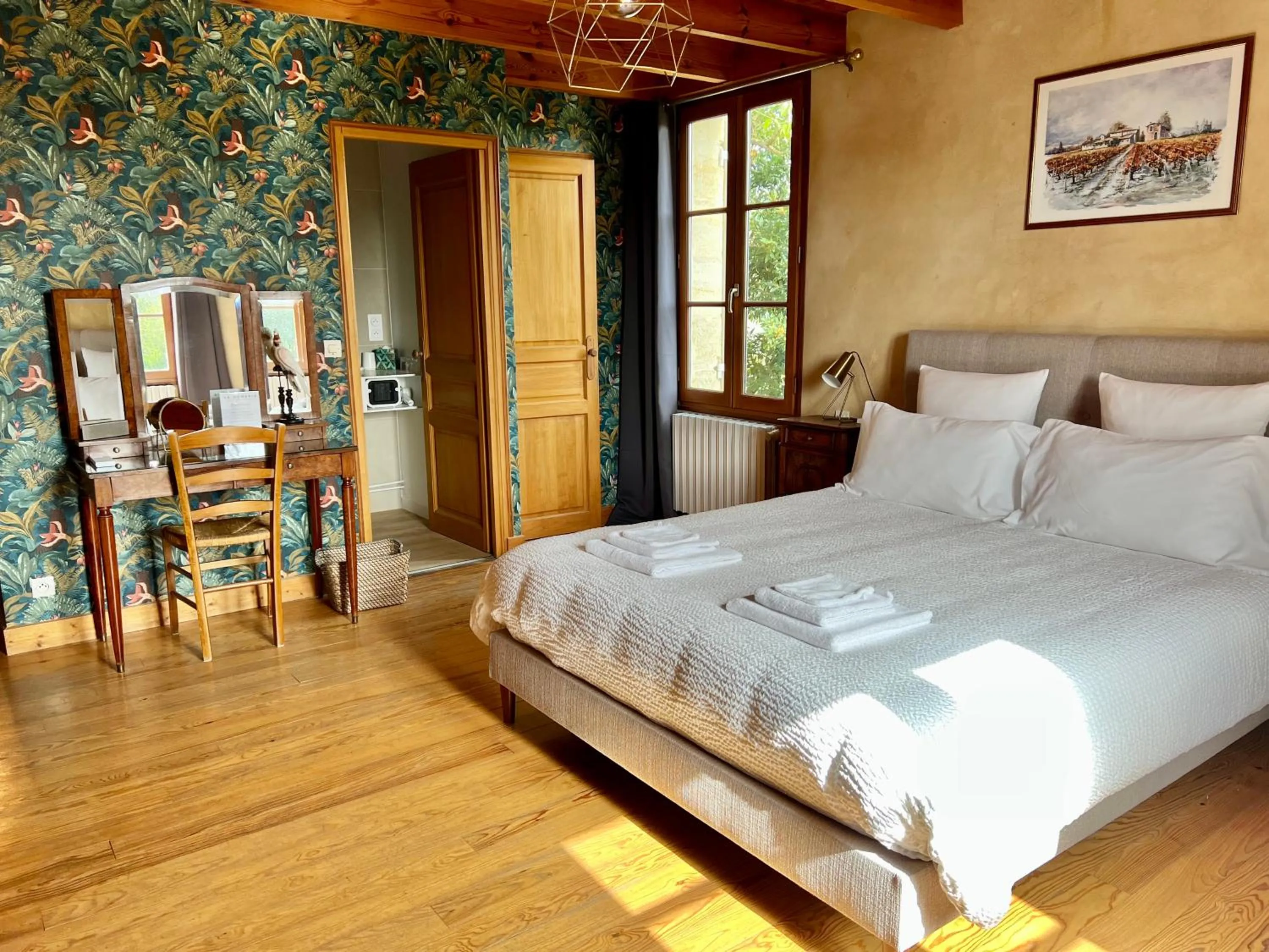 Photo of the whole room, Bed in La Gomerie Chambres d'Hotes