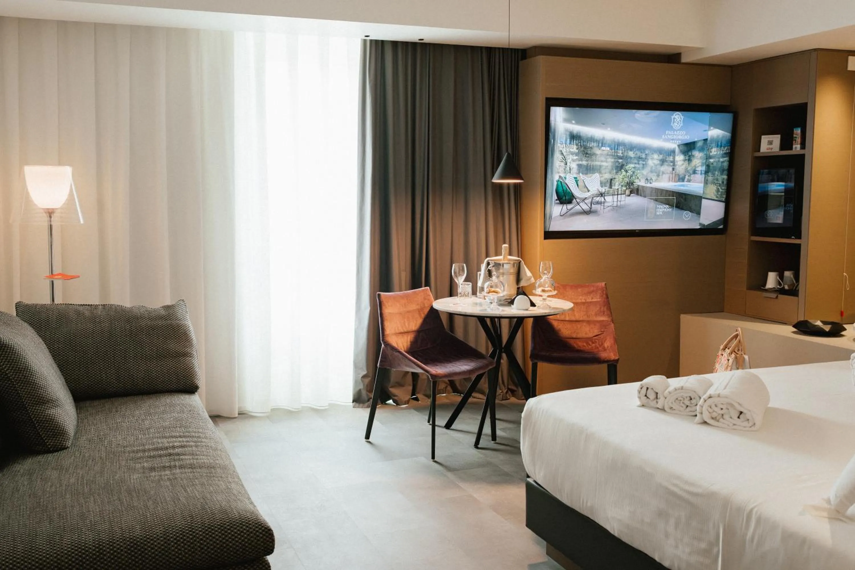 Seating area, Bed in Palazzo Sangiorgio