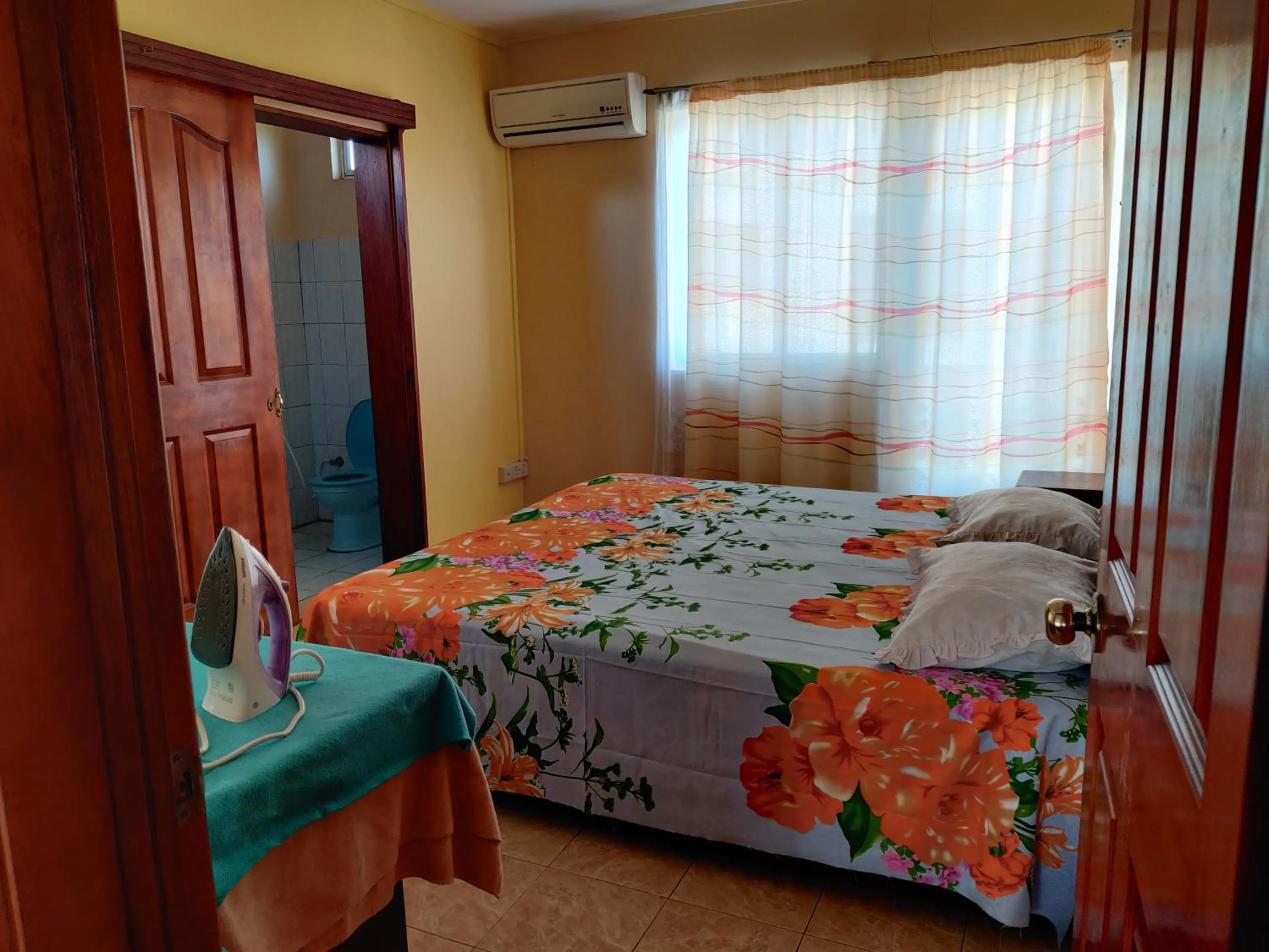 Photo of the whole room, Bed in Bob Apartments