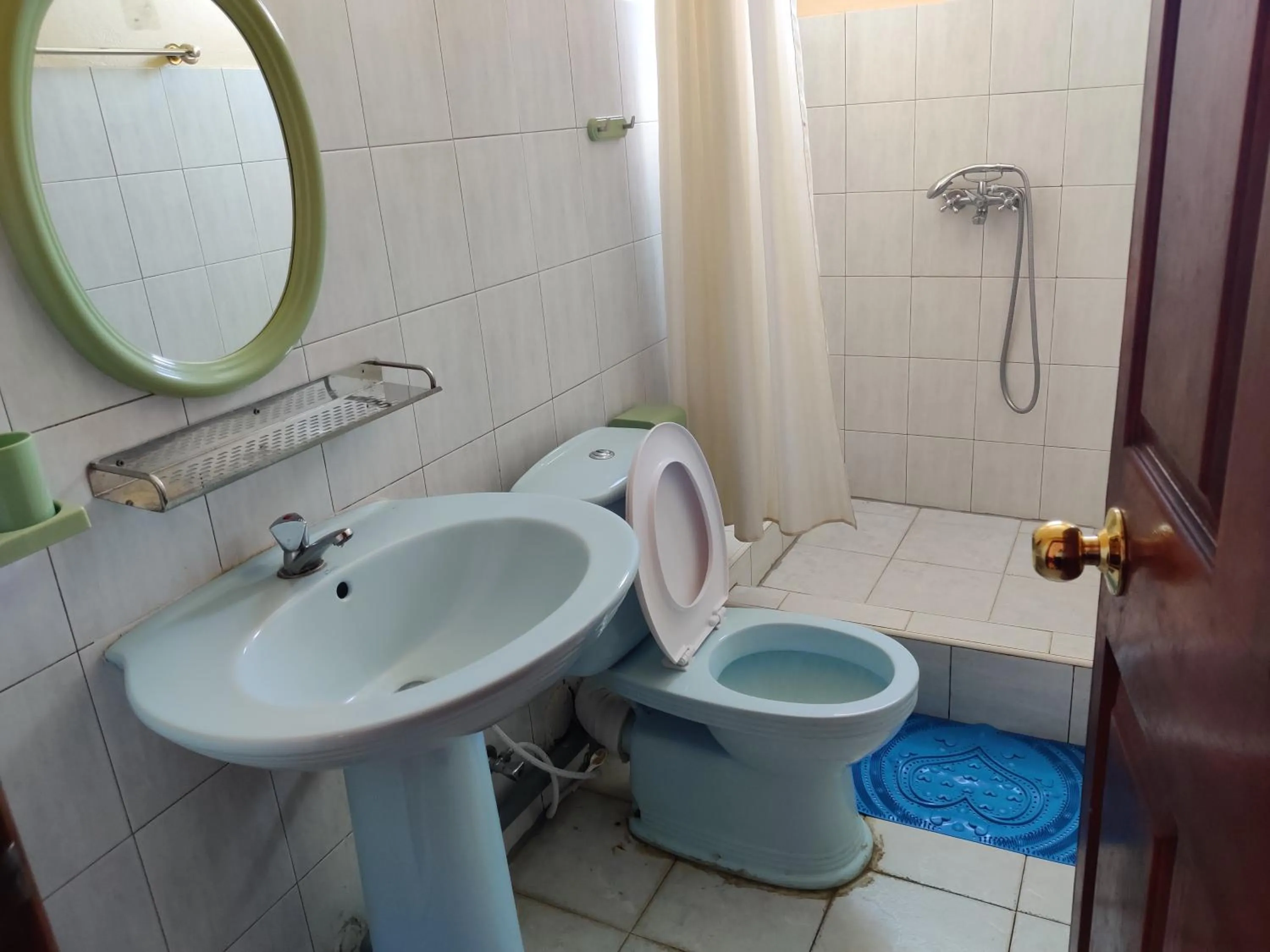 Bathroom in Bob Apartments