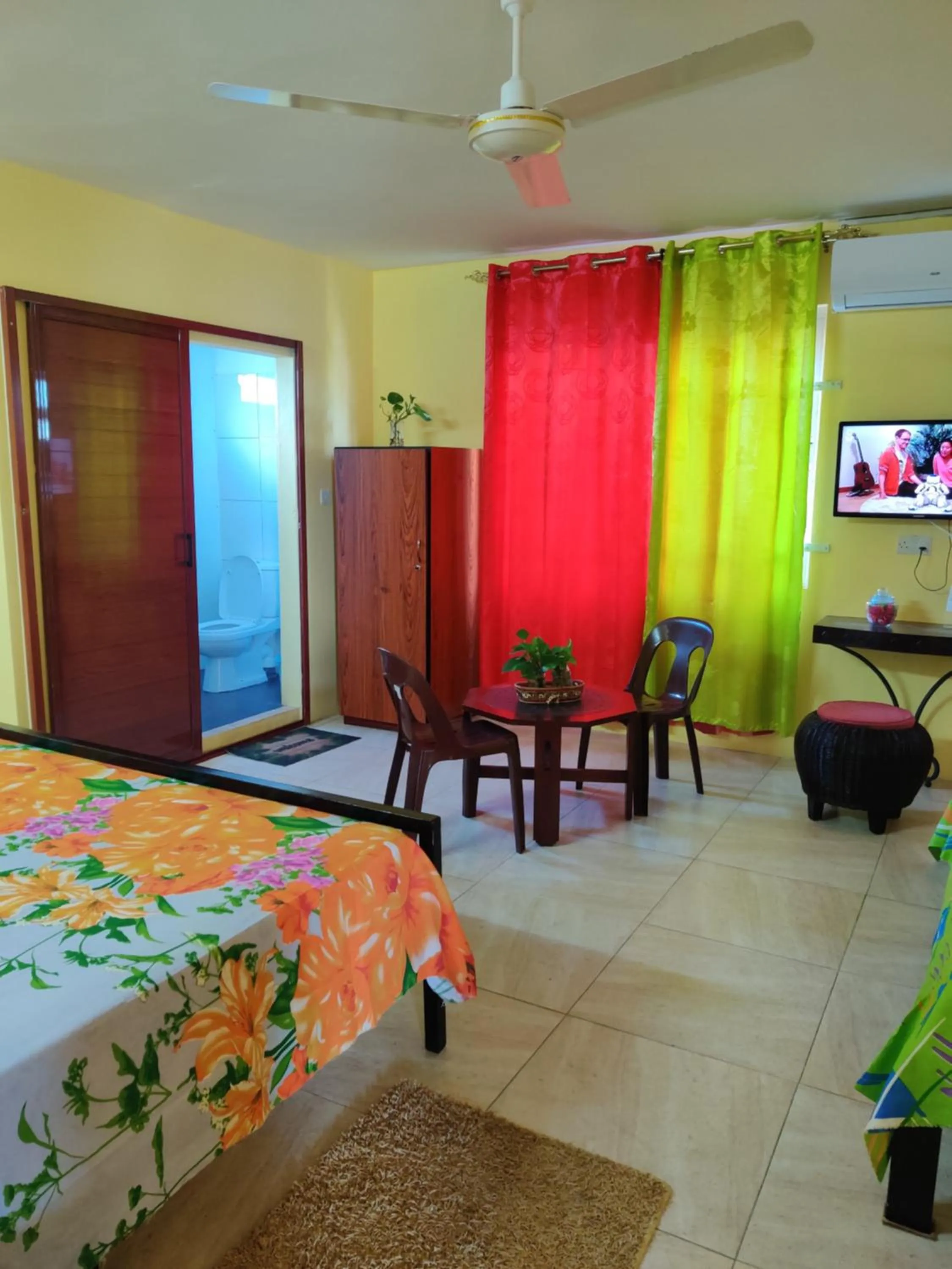 Photo of the whole room, Bed in Bob Apartments