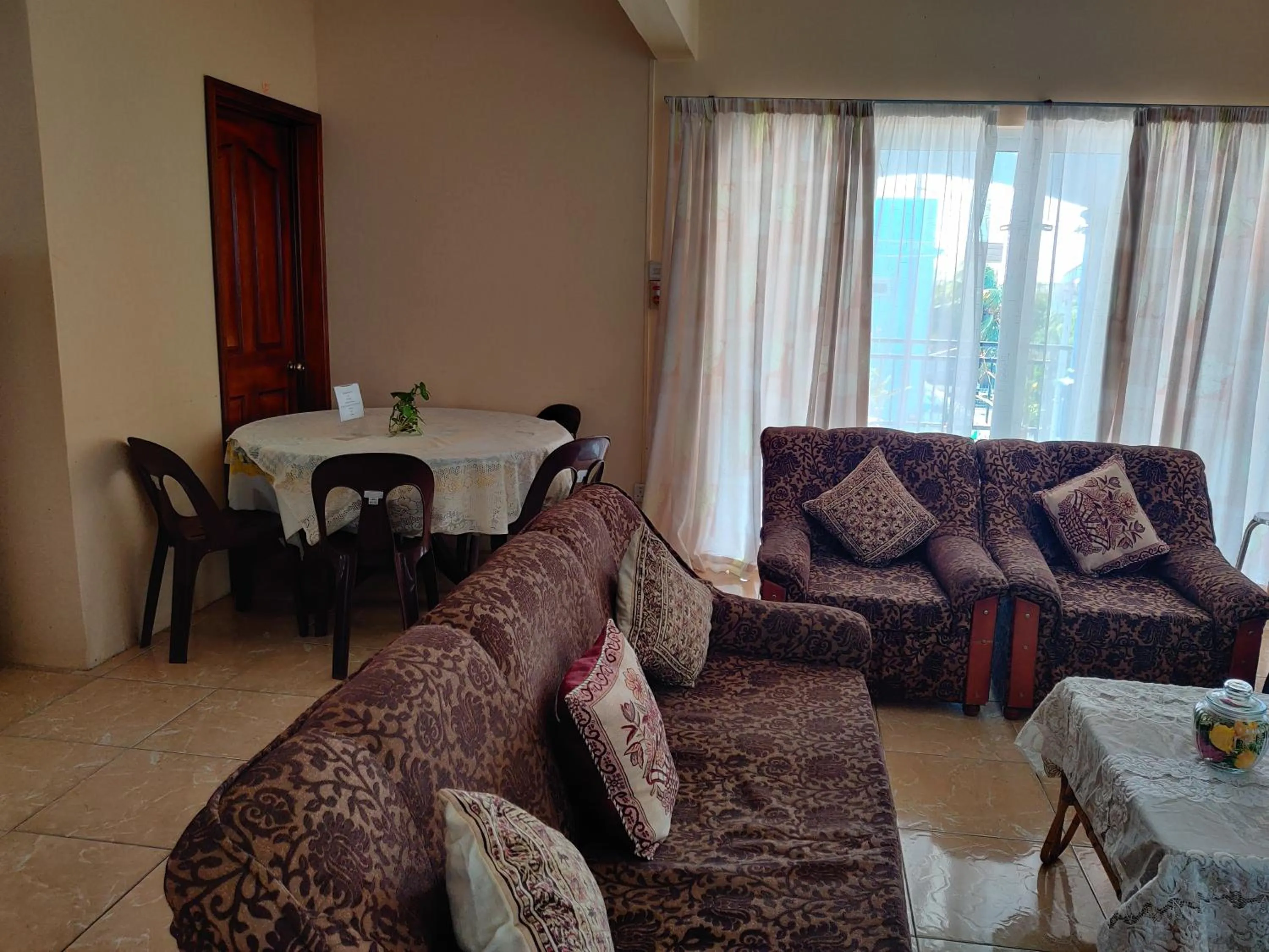 Dining area in Bob Apartments