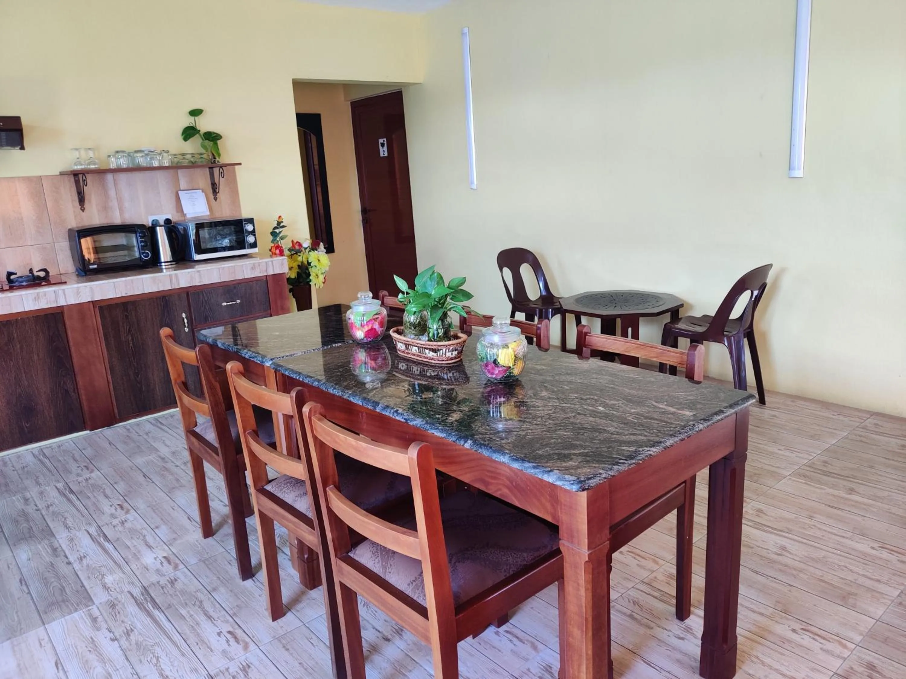 Dining area in Bob Apartments