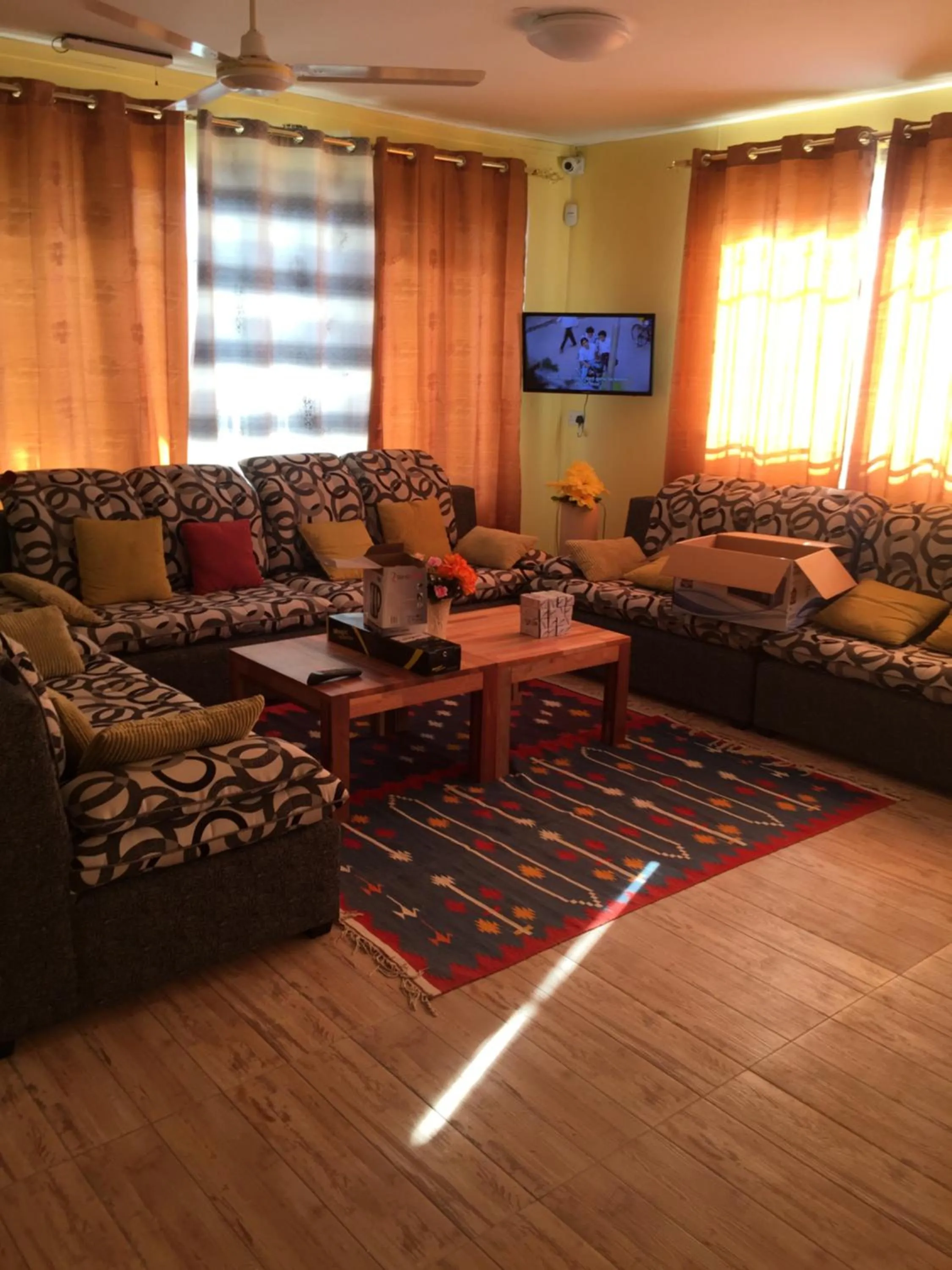 Communal lounge/ TV room in Bob Apartments