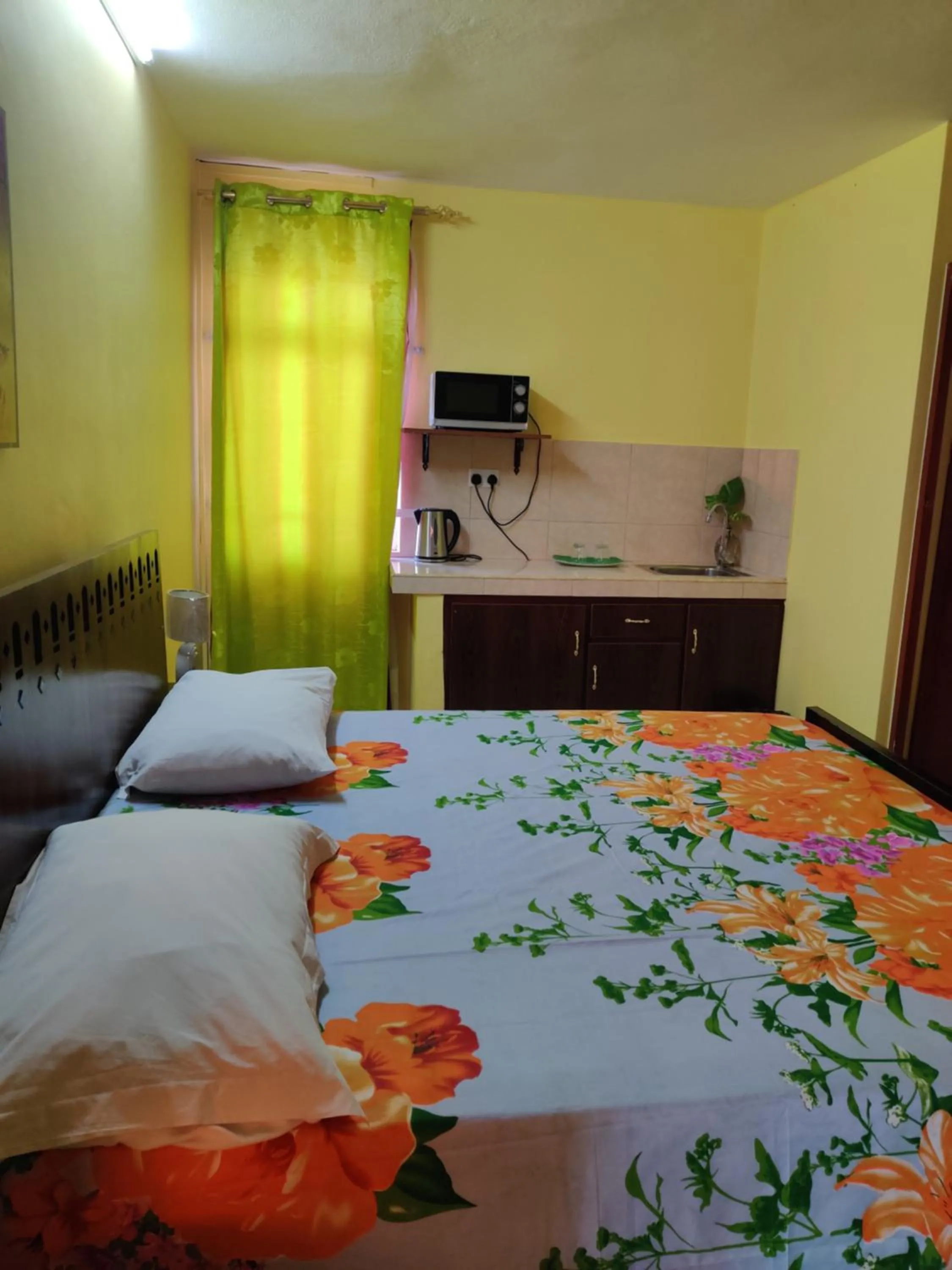 Photo of the whole room, Bed in Bob Apartments