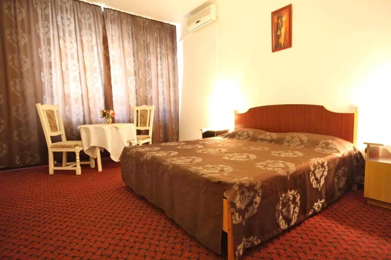 Photo of the whole room, Bed in Hotel Dynes