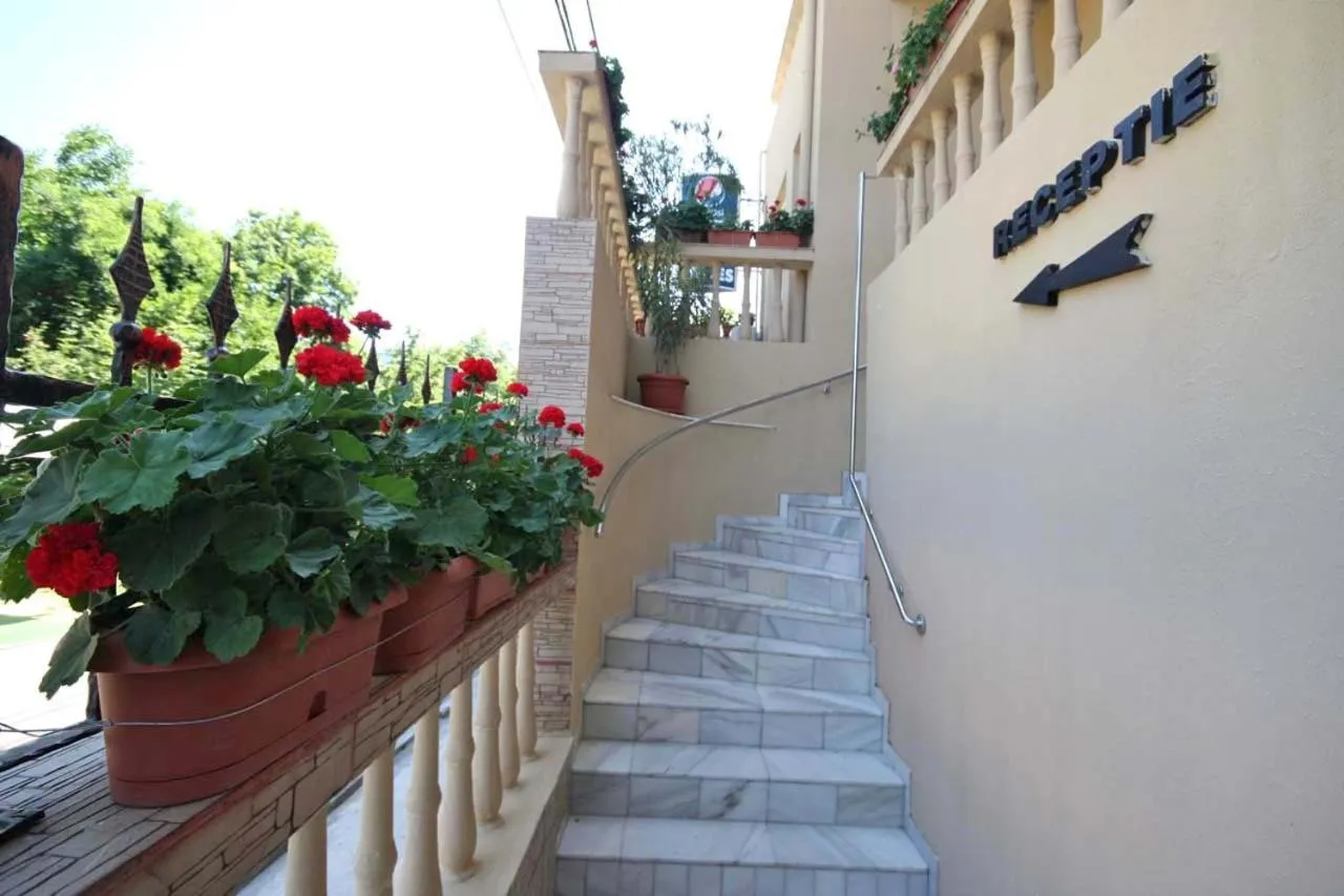 Facade/entrance in Hotel Dynes