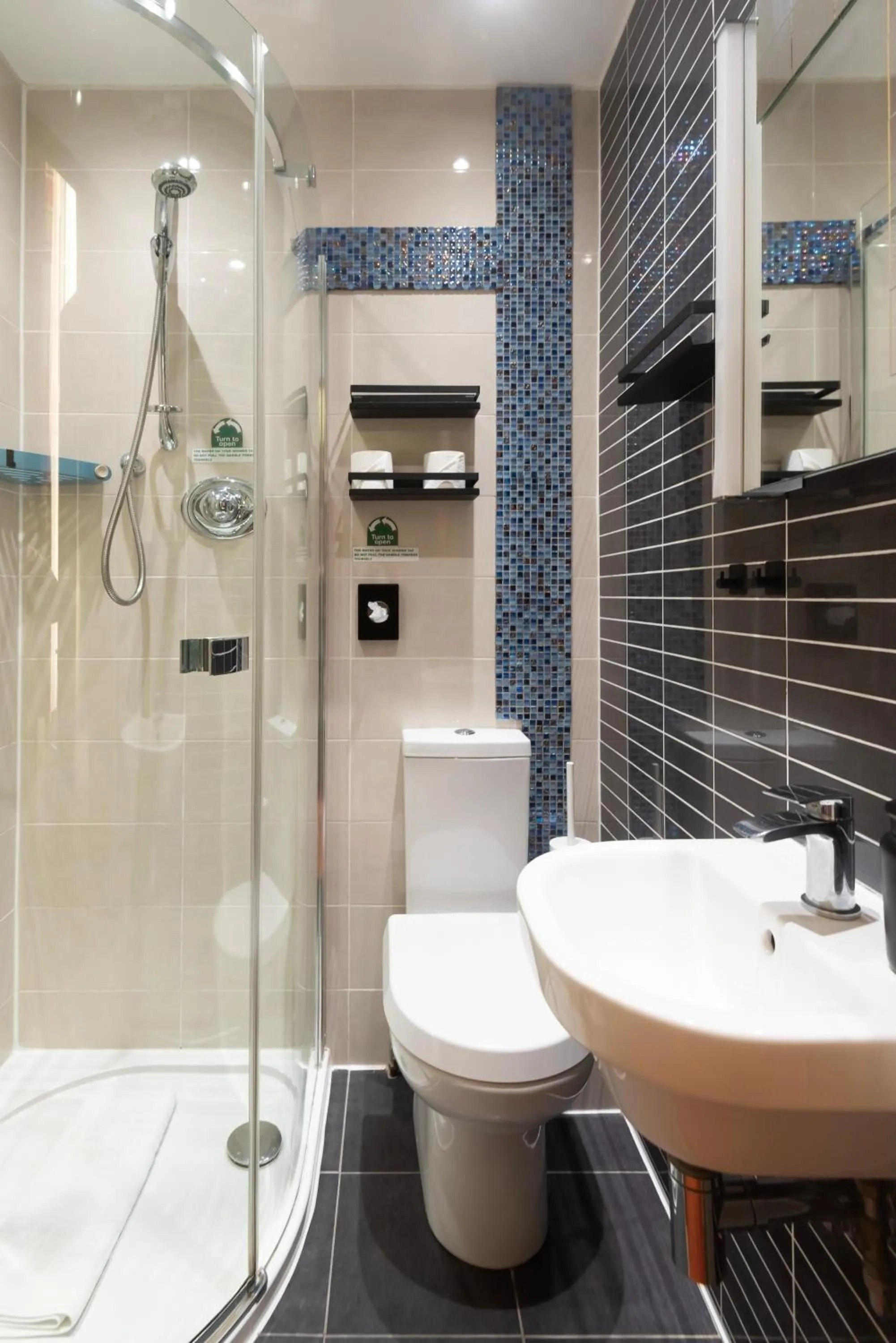 Shower in INNit Cavalaire