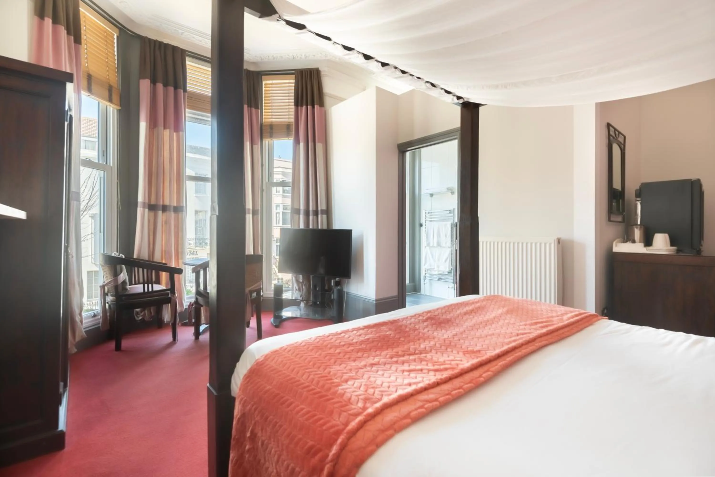 TV and multimedia, Bed in INNit Cavalaire