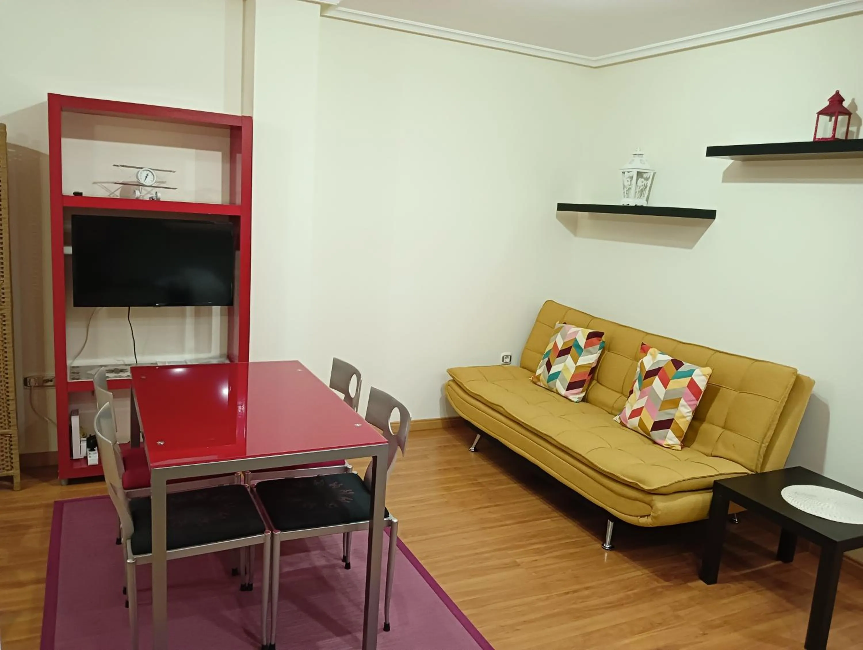 Apartamentos Chevere Rojo-Huca