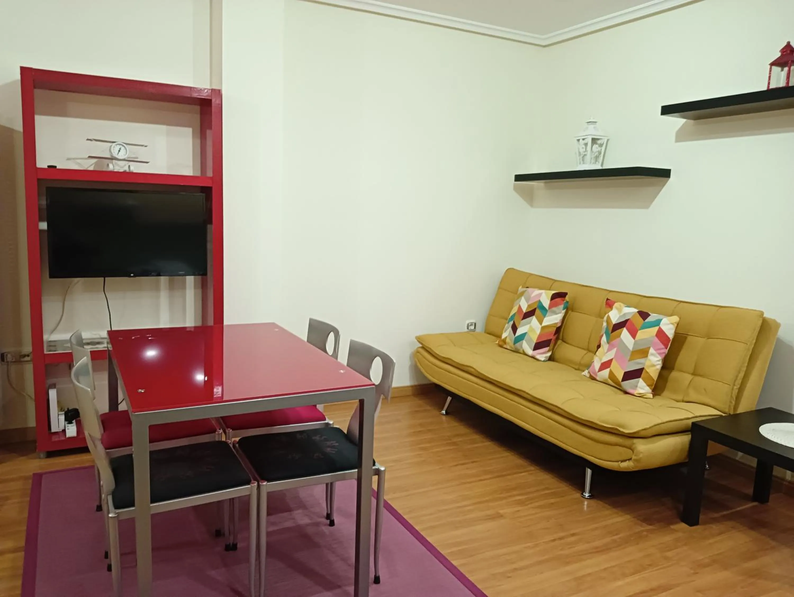 Apartamentos Chevere Rojo-Huca