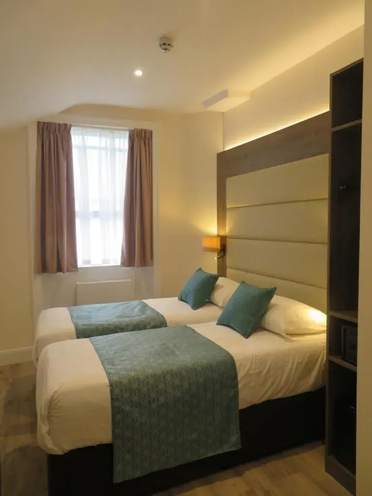 Twin Room in Glendale Hyde Park Hotel Twin Room in Glendale Hyde Park Hotel