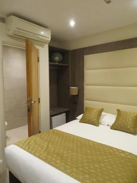 Bed in Glendale Hyde Park Hotel Bed in Glendale Hyde Park Hotel