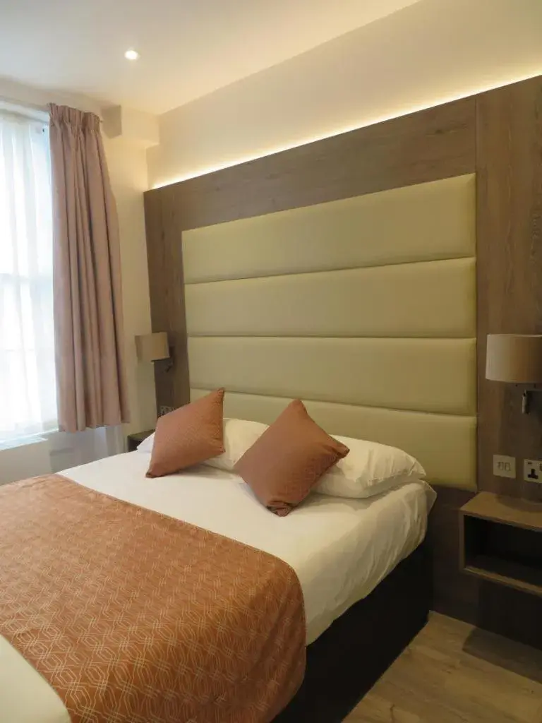 Bed in Glendale Hyde Park Hotel Bed in Glendale Hyde Park Hotel