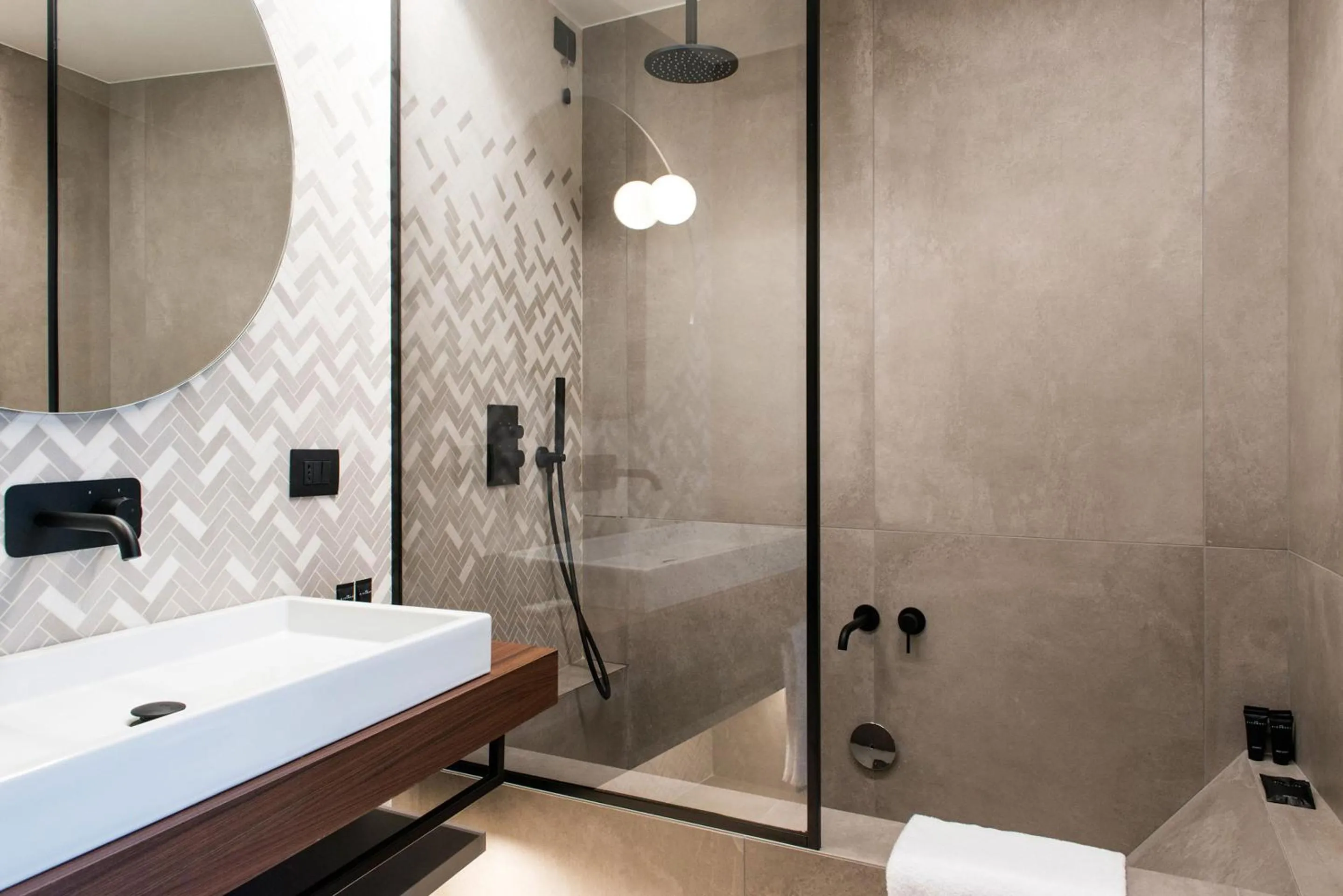 Shower in Spazio Gagarin Residence