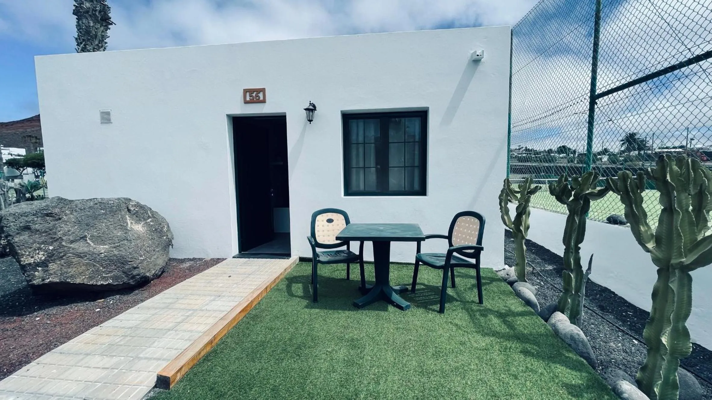 Facade/entrance in Palmeras Garden