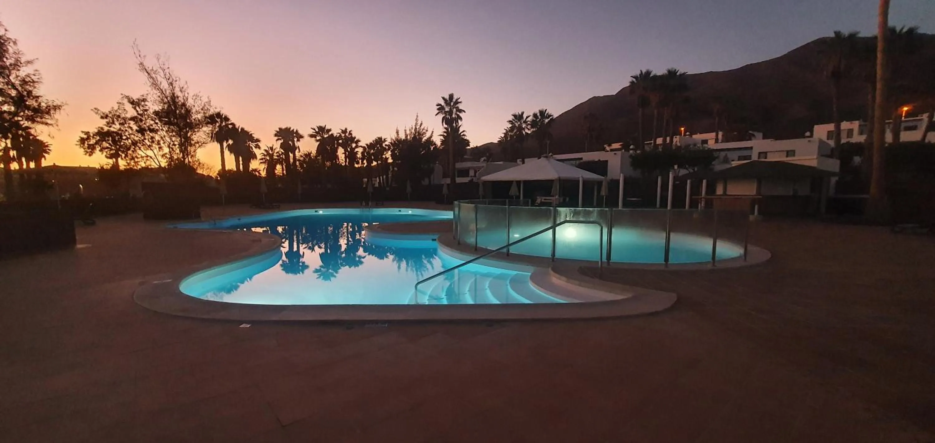 Swimming pool in Palmeras Garden