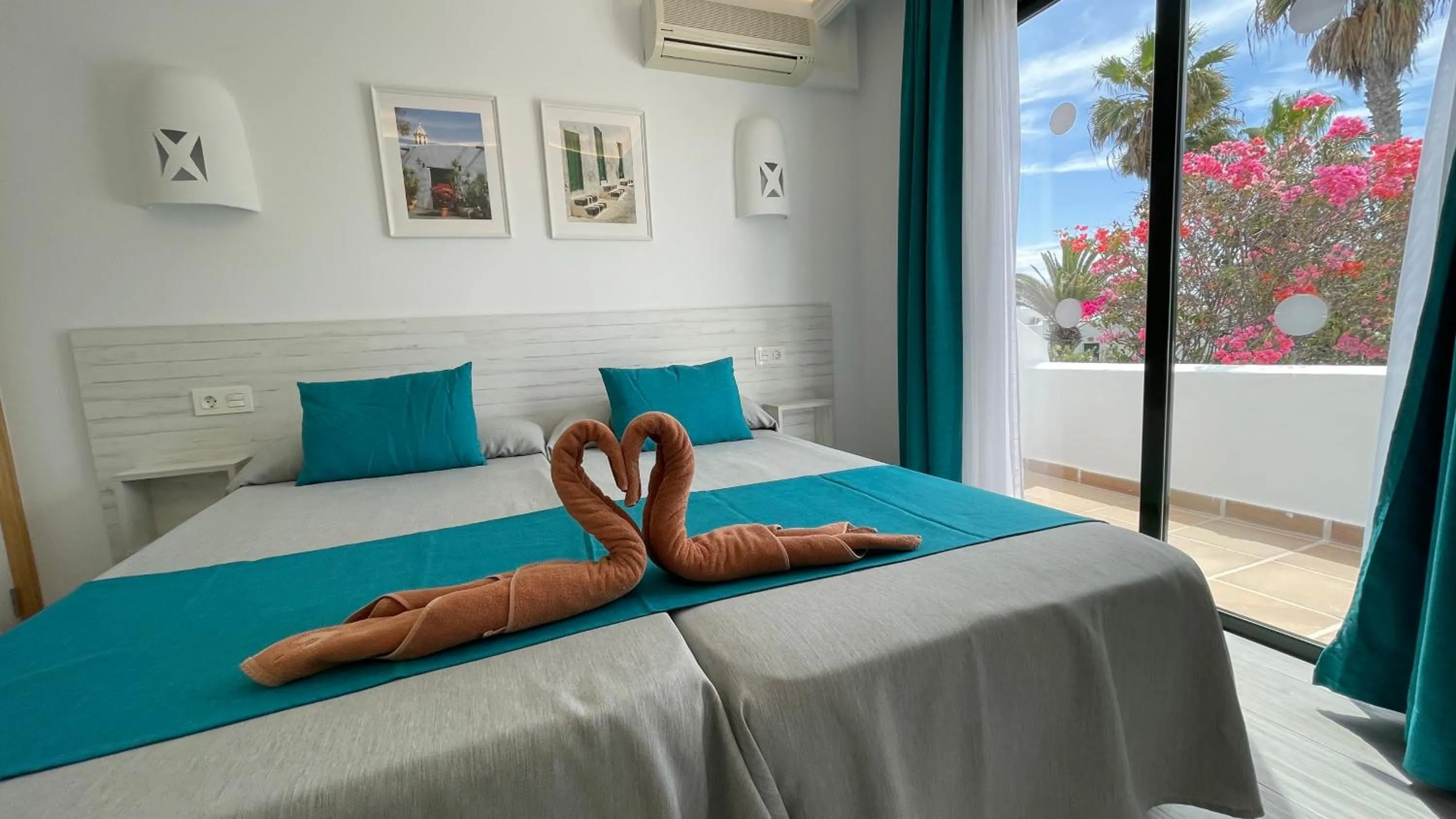 Bedroom, Bed in Palmeras Garden