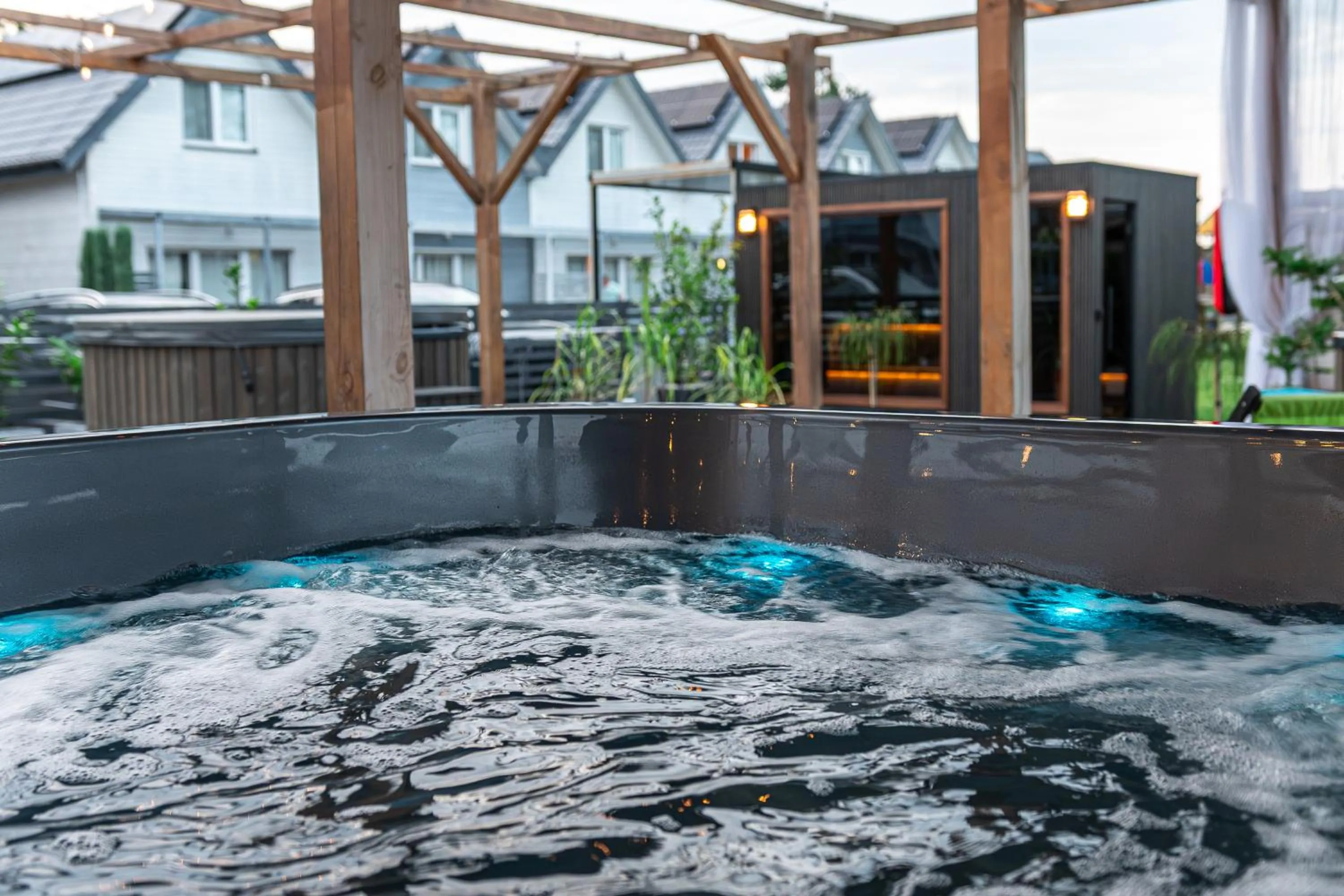 Old Tree Home & Restaurant