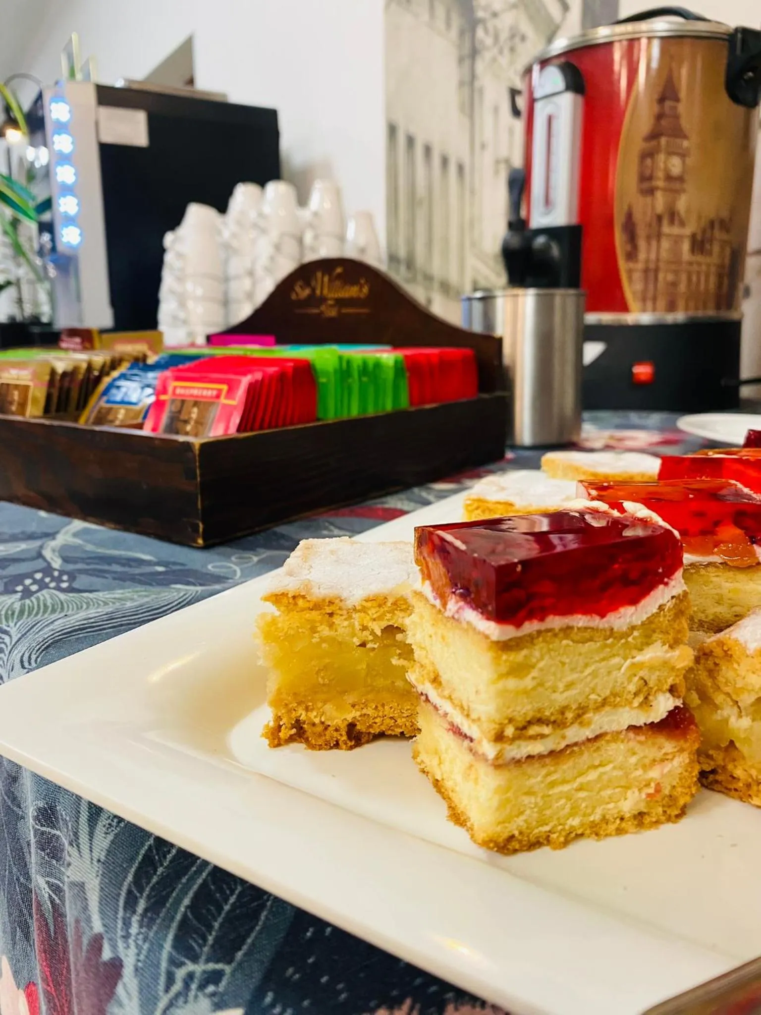 Breakfast in Old Tree Home & Restaurant