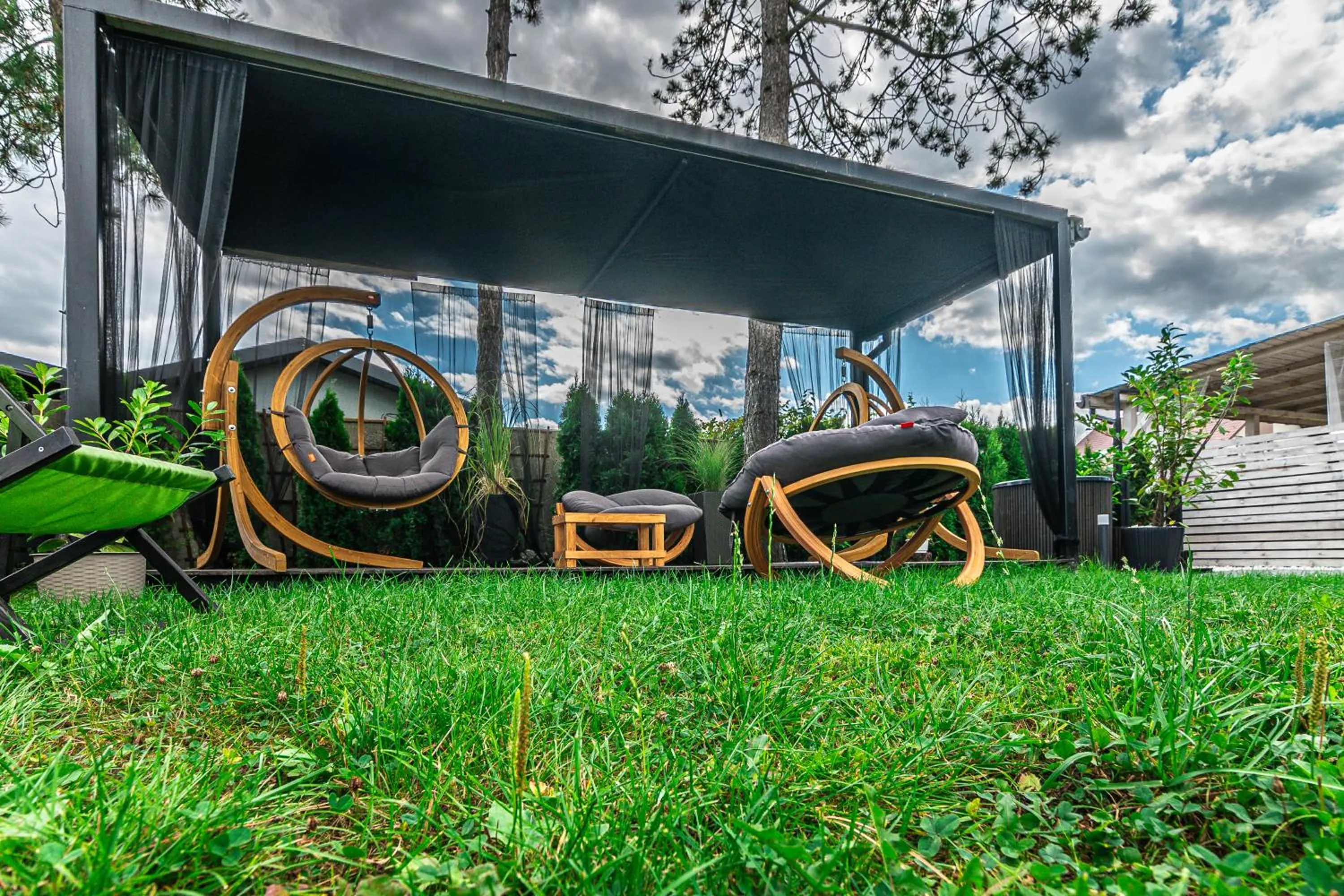 Old Tree Home & Restaurant