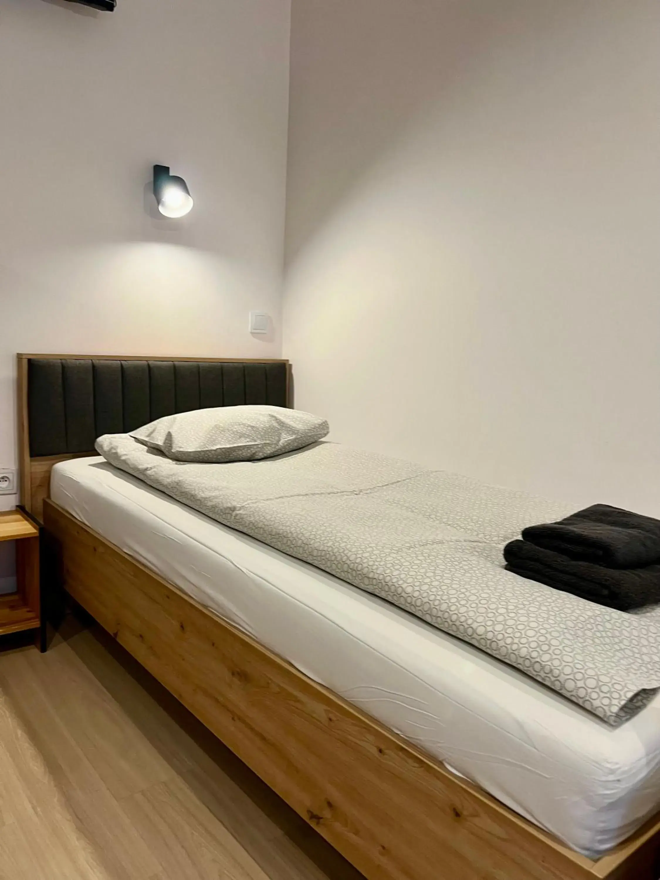 Quadruple Room with Private Bathroom - single occupancy in Old Tree Home & Restaurant Quadruple Room with Private Bathroom - single occupancy in Old Tree Home & Restaurant