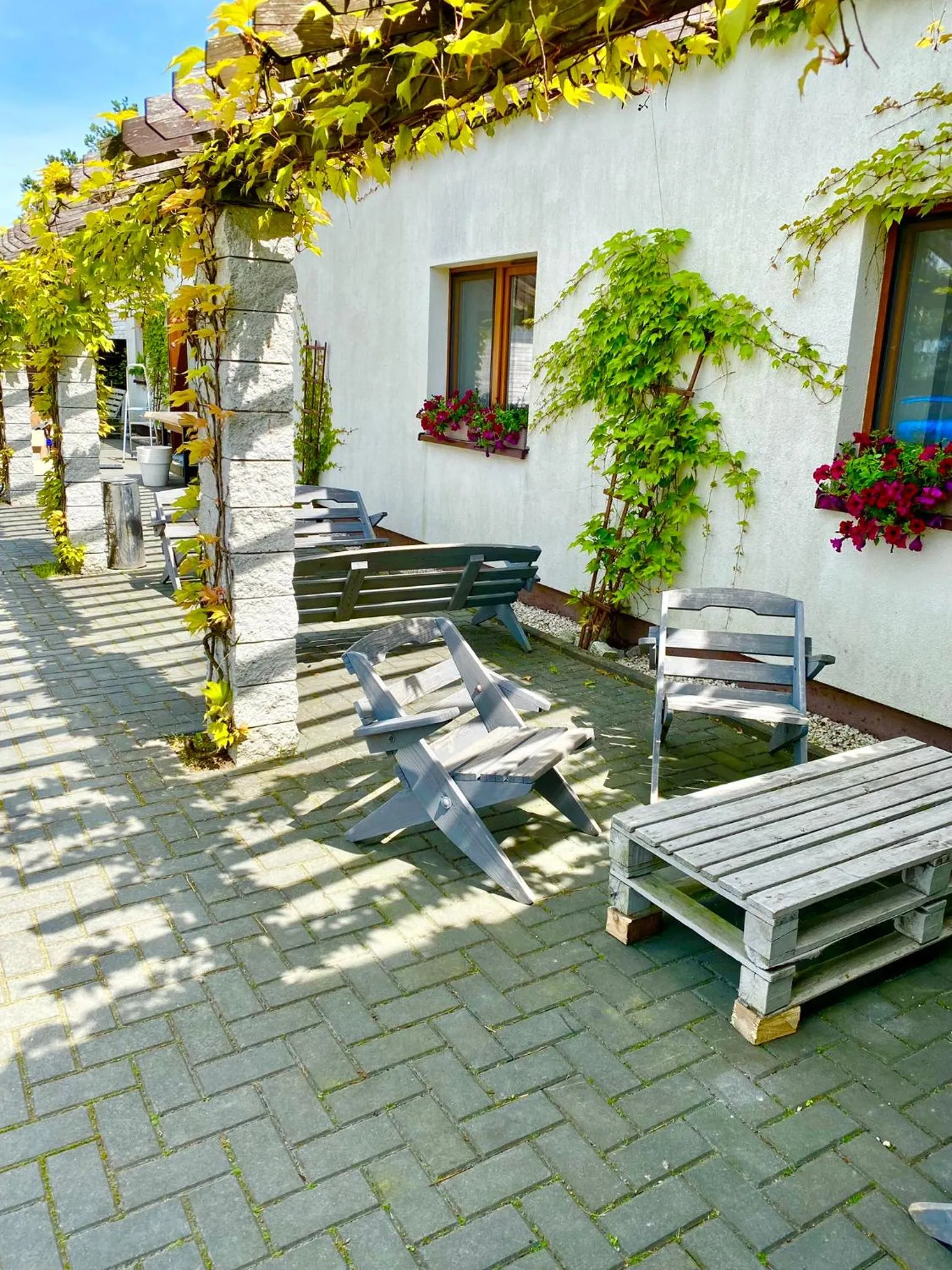Seating area in Old Tree Home & Restaurant