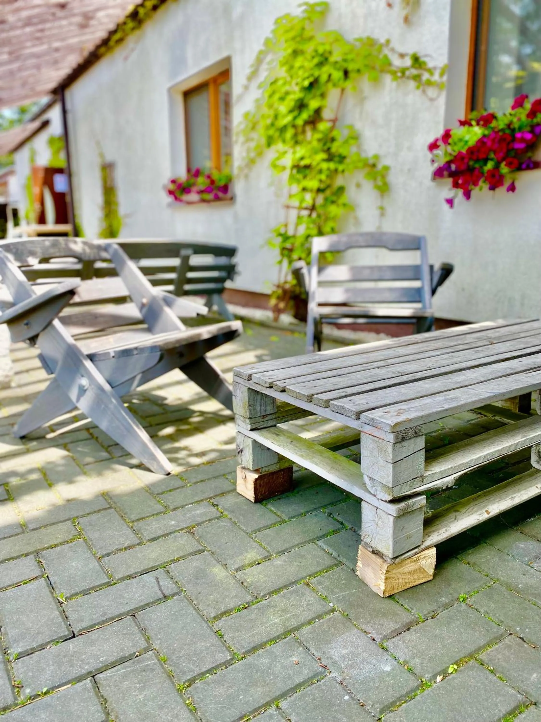 Day in Old Tree Home & Restaurant