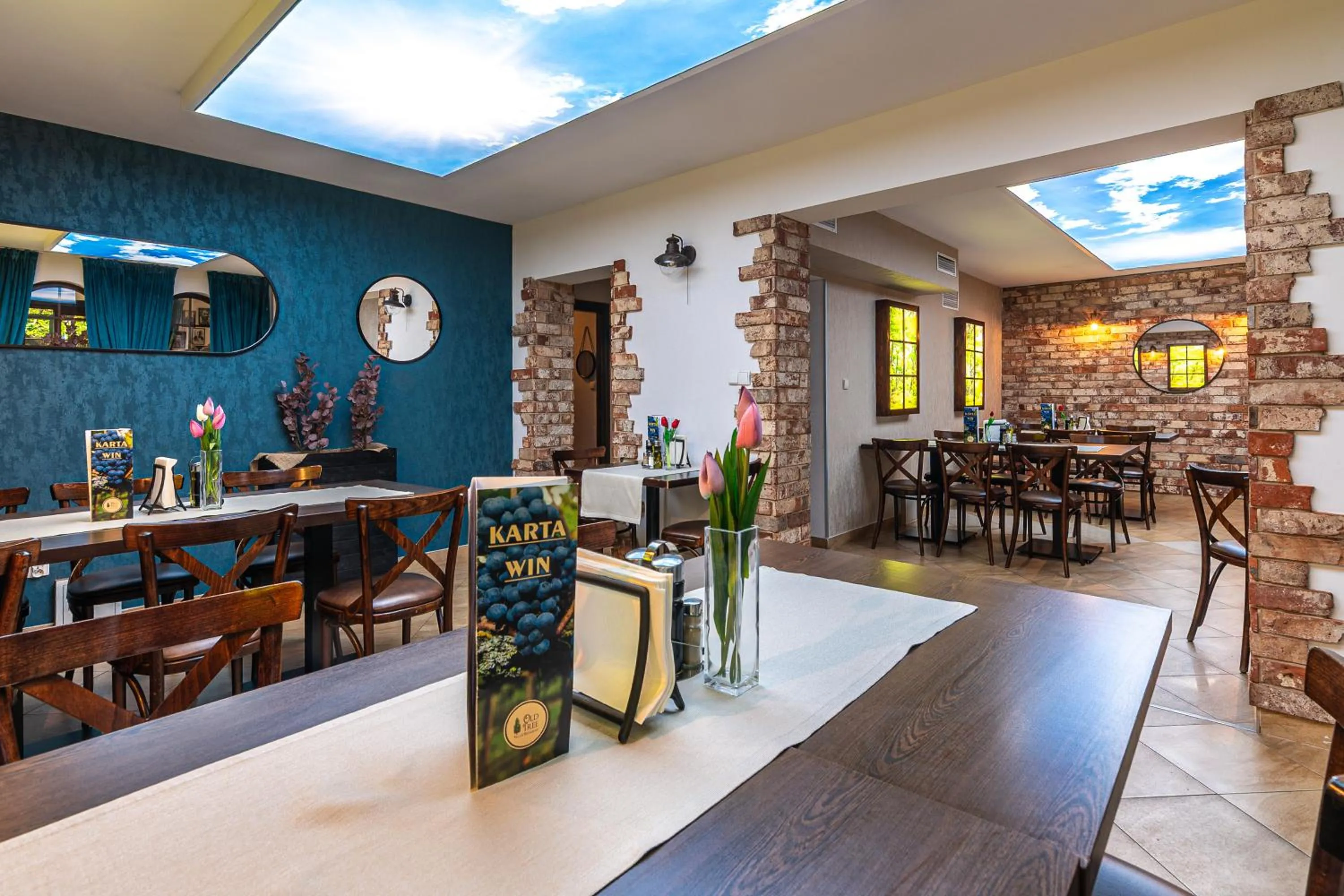 Old Tree Home & Restaurant